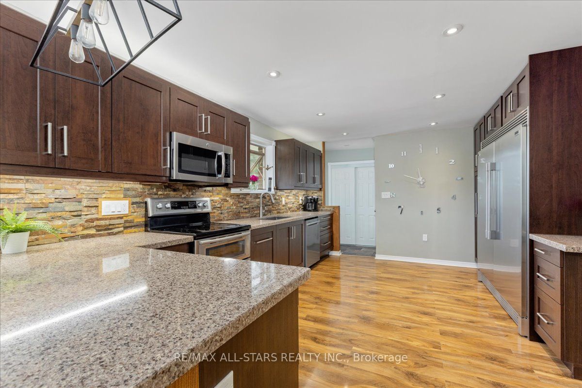 562 Catering Road Property Photo 9