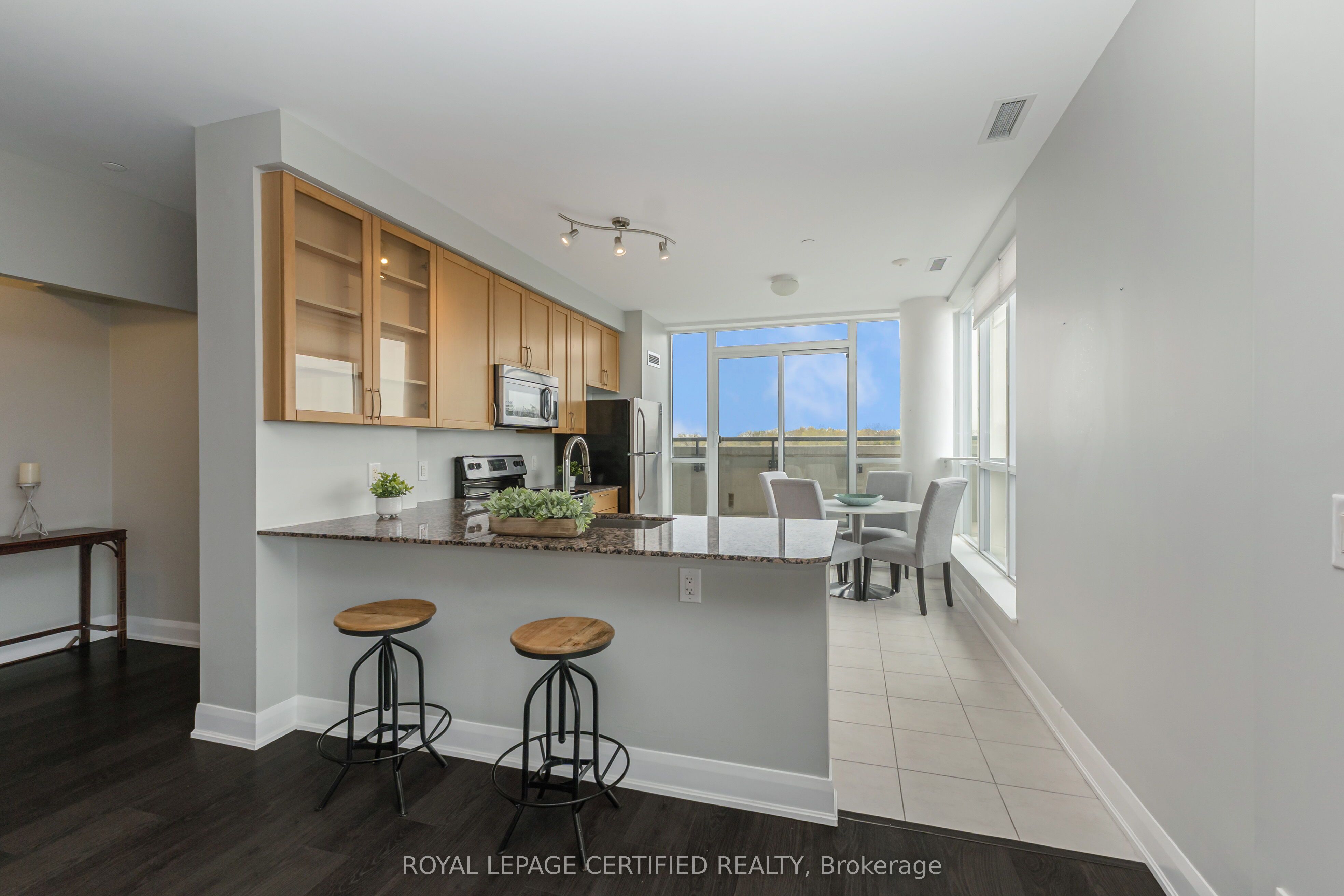 4700 Highway 7 711 Property Photo 5