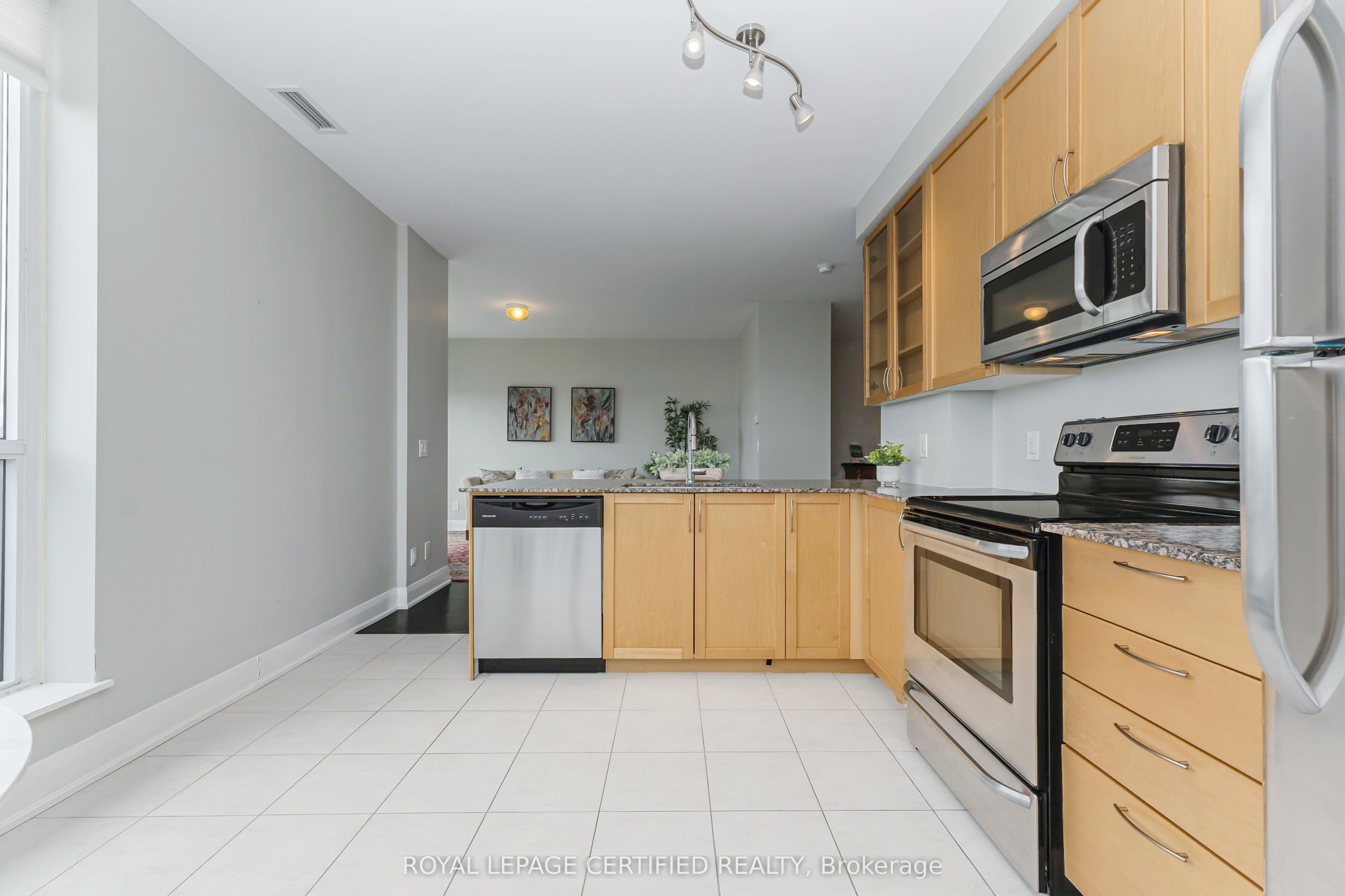 4700 Highway 7 711 Property Photo 7