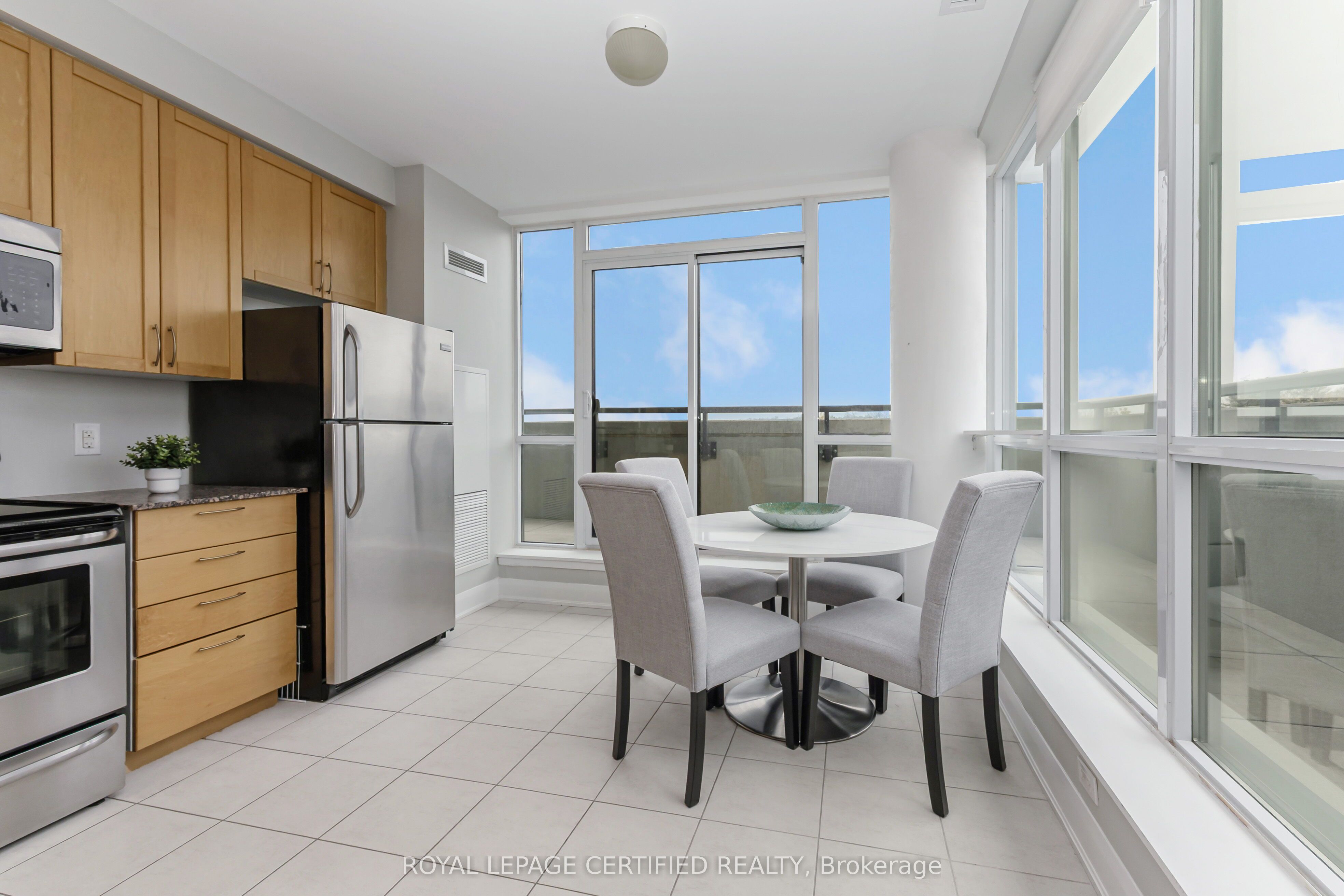 4700 Highway 7 711 Property Photo 8