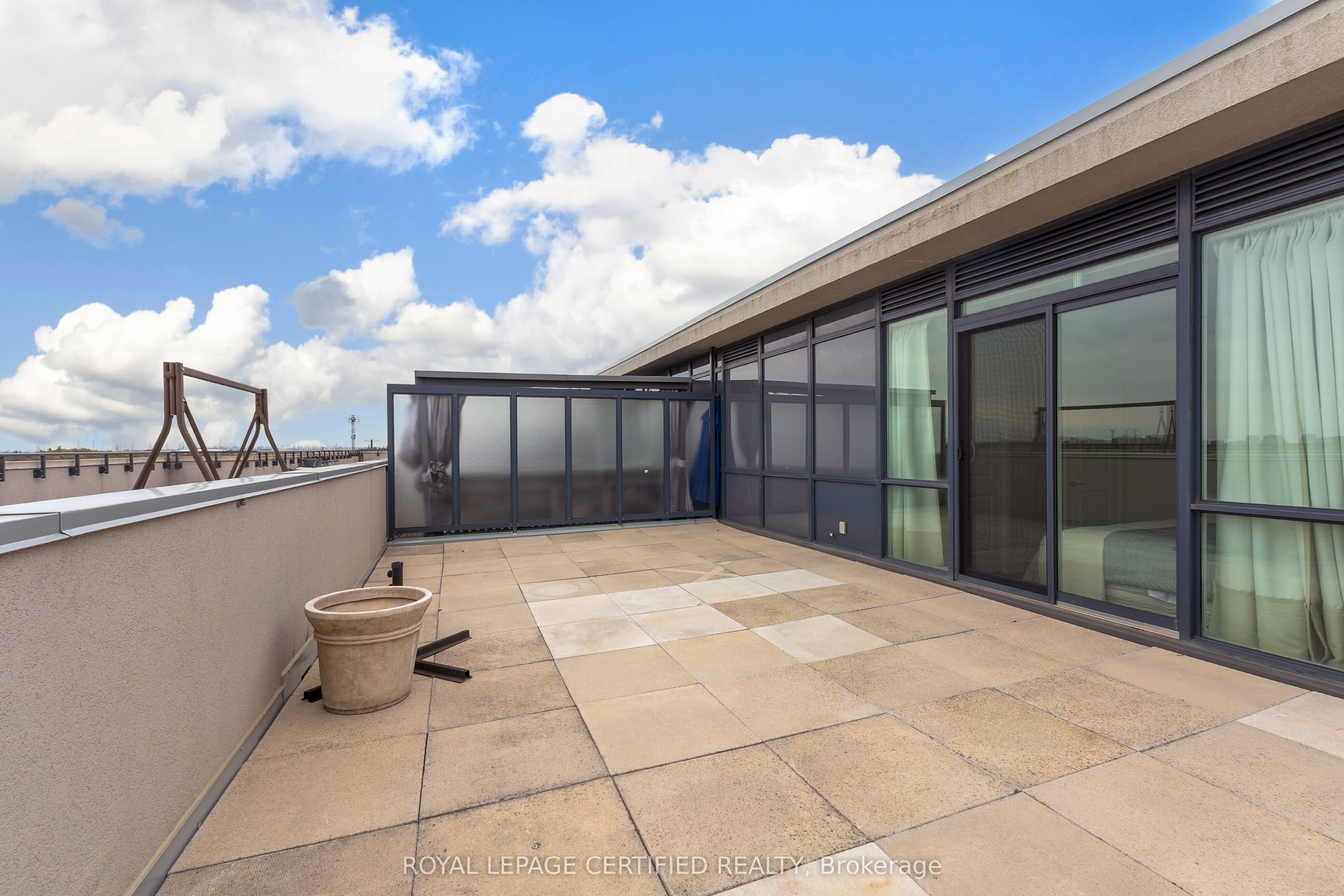 4700 Highway 7 711 Property Photo 18
