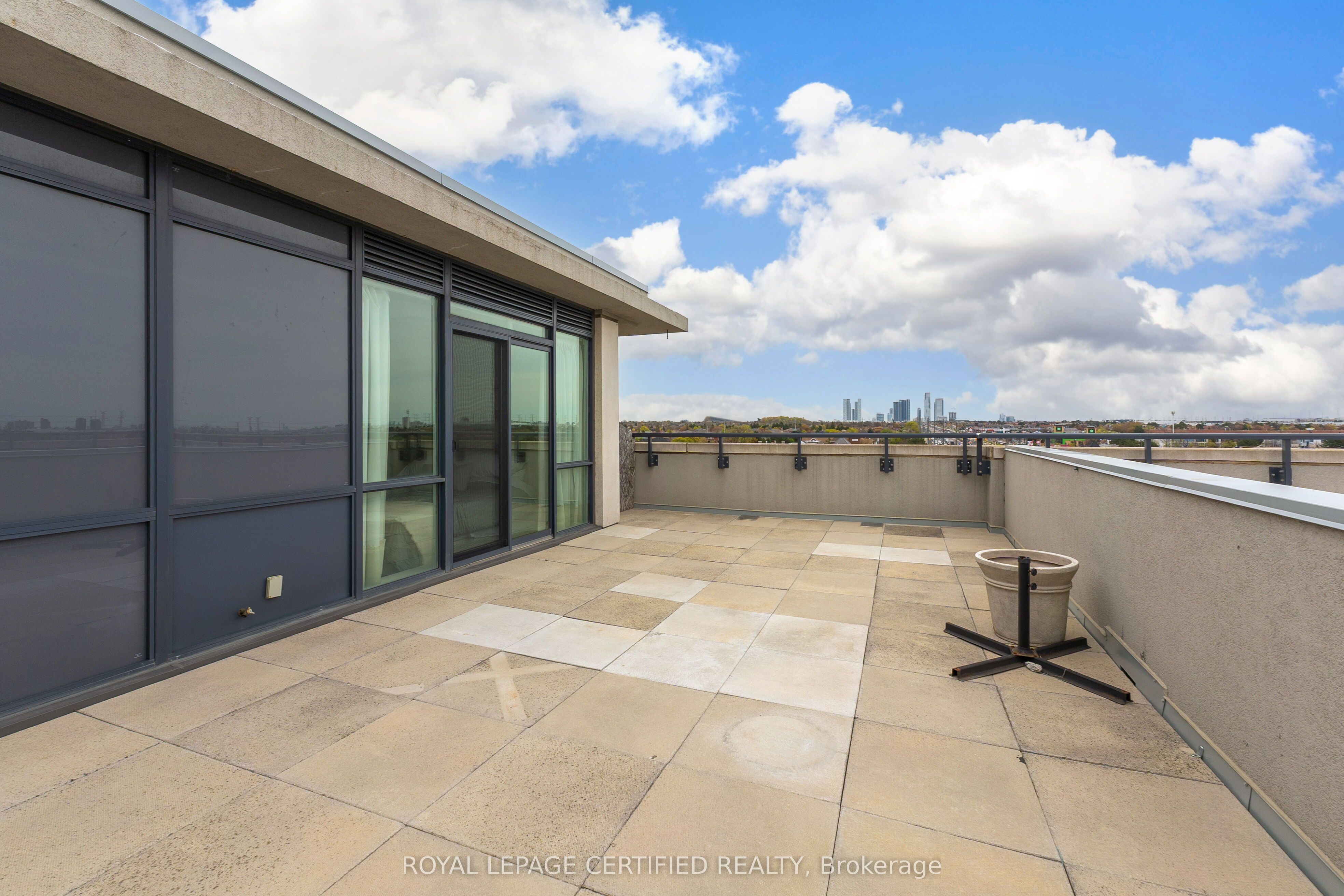 4700 Highway 7 711 Property Photo 21