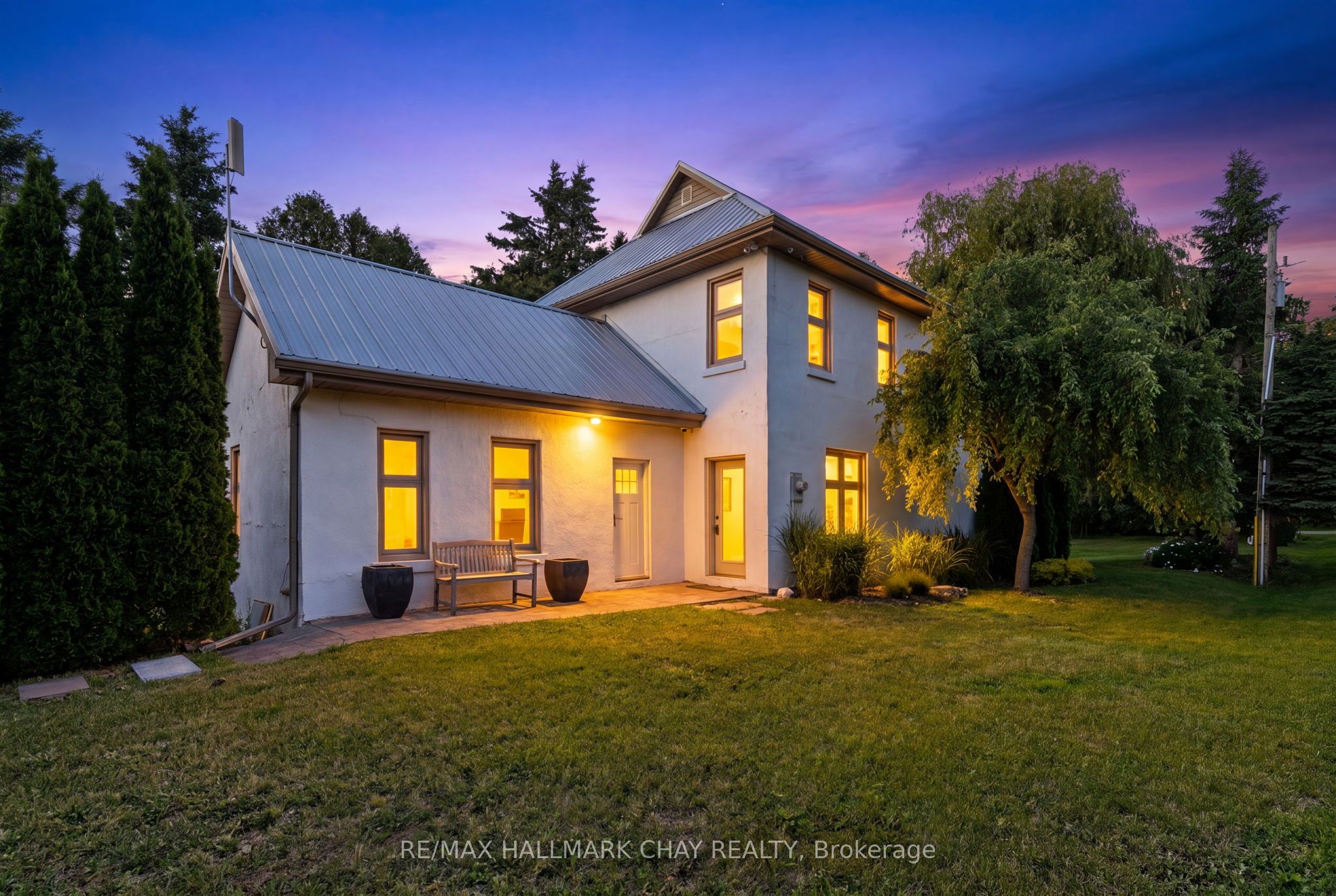 7874 10th Line Property Photo 1