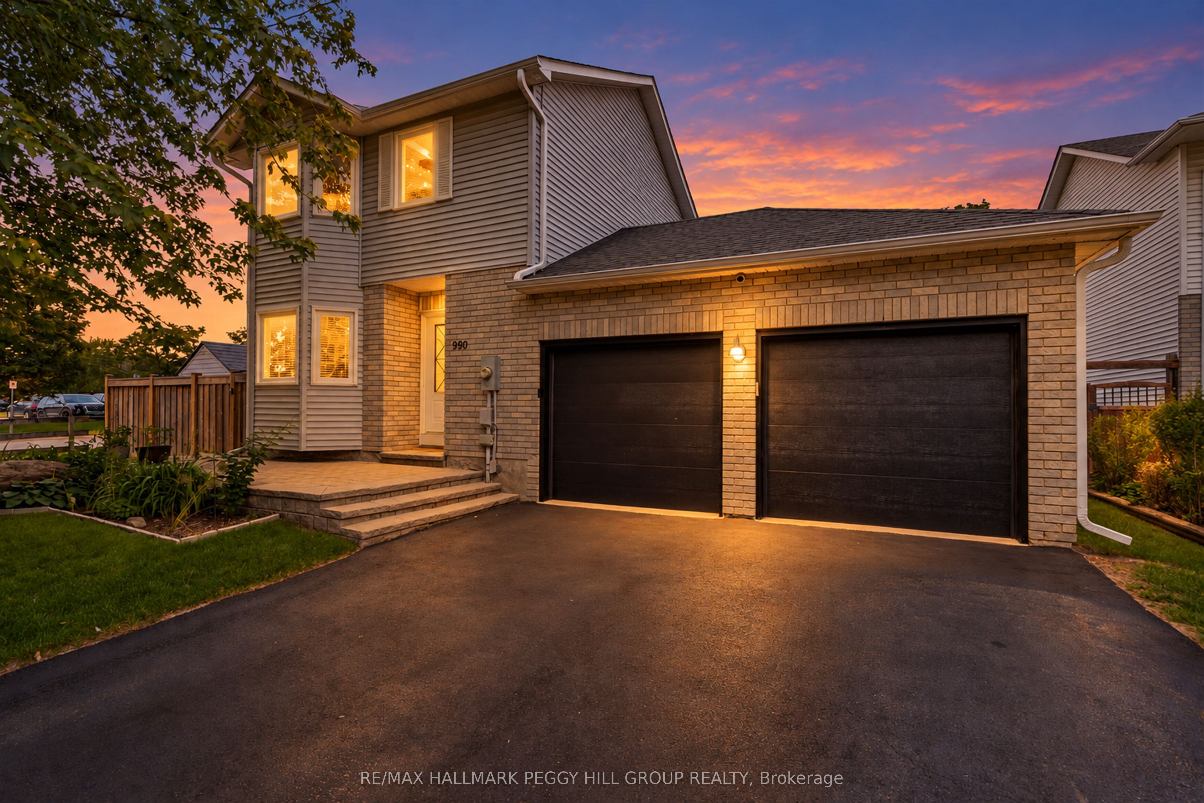 990 MacLean Street Property Photo 1