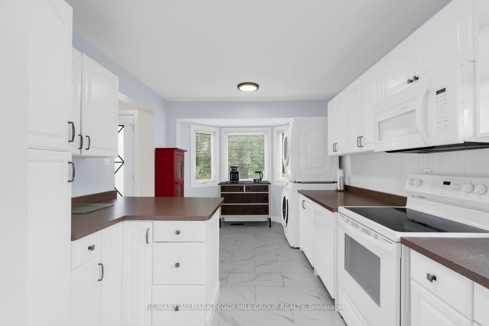 990 Maclean Street Property Photo 2