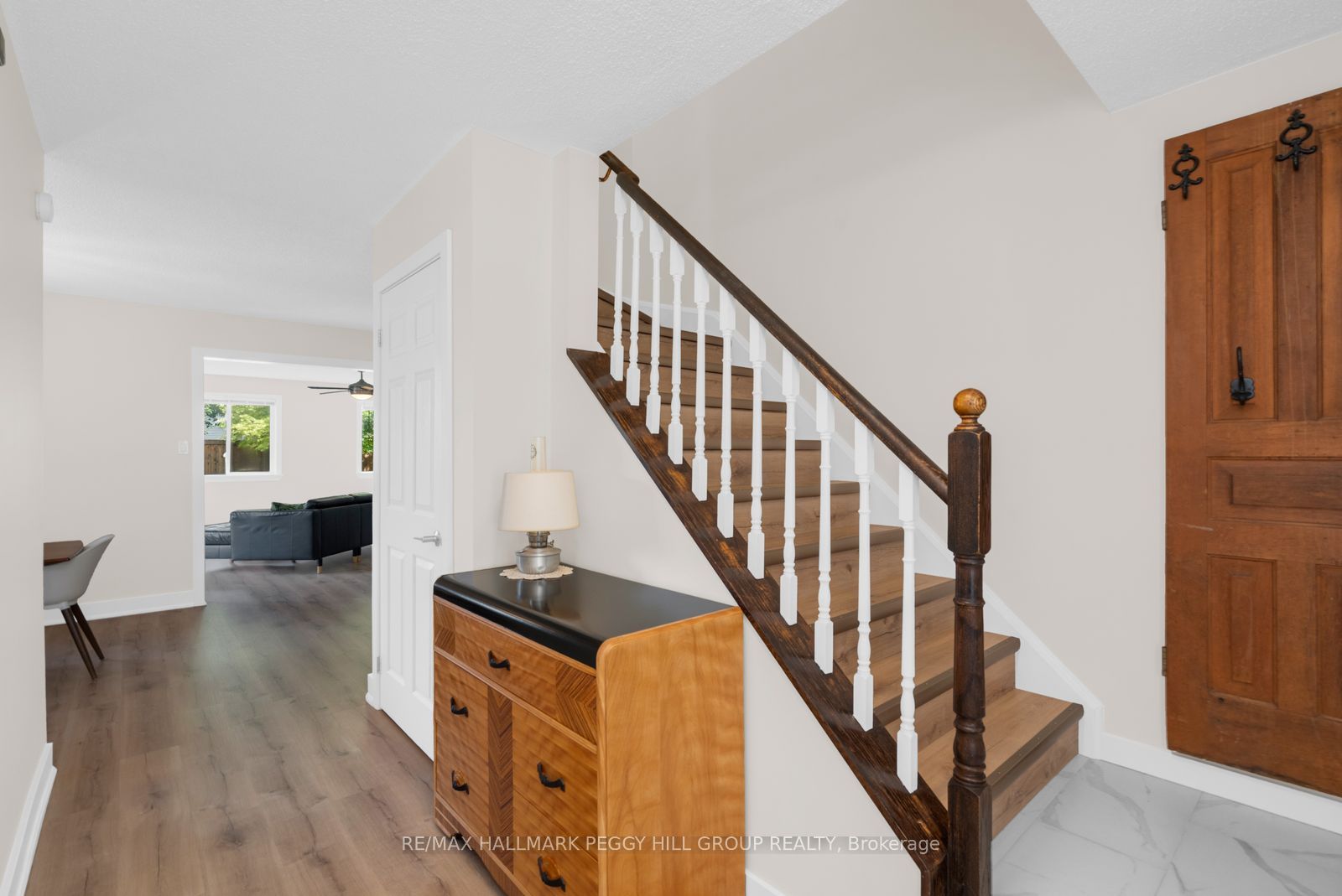 990 Maclean Street Property Photo 6