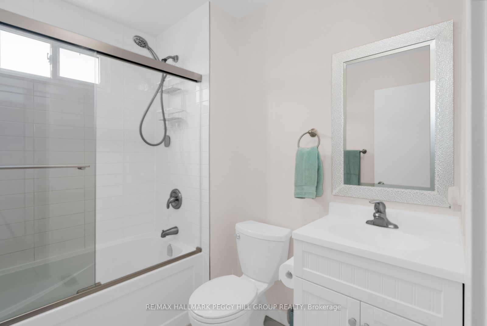 990 Maclean Street Property Photo 10