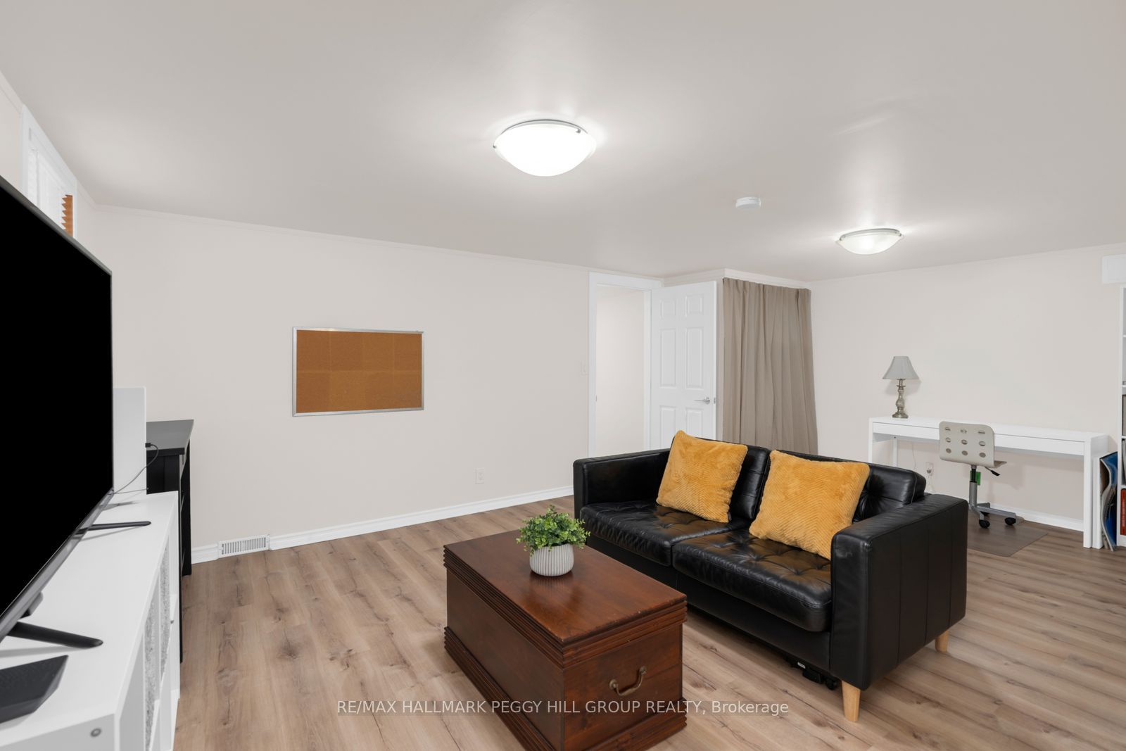 990 Maclean Street Property Photo 11