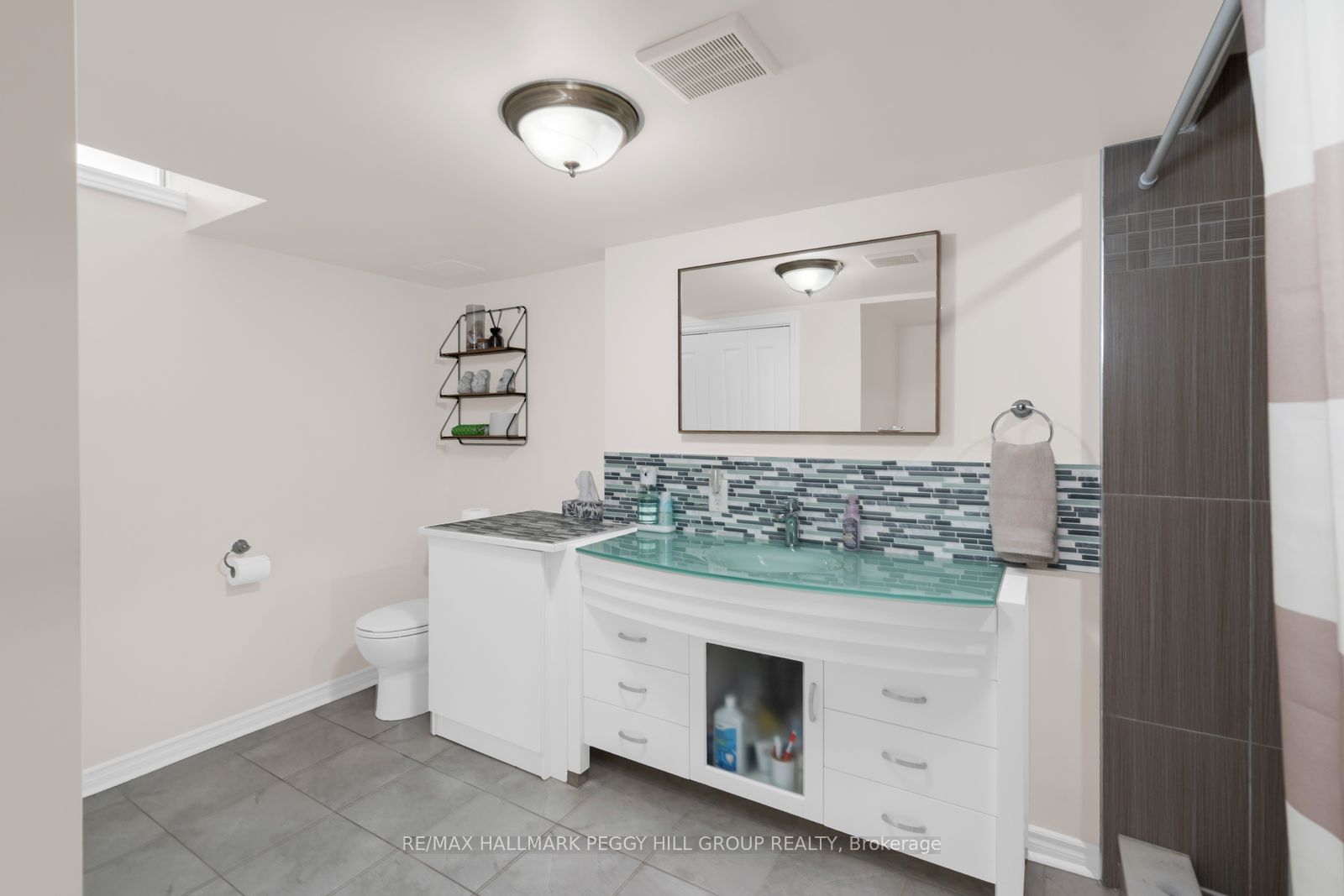990 Maclean Street Property Photo 14