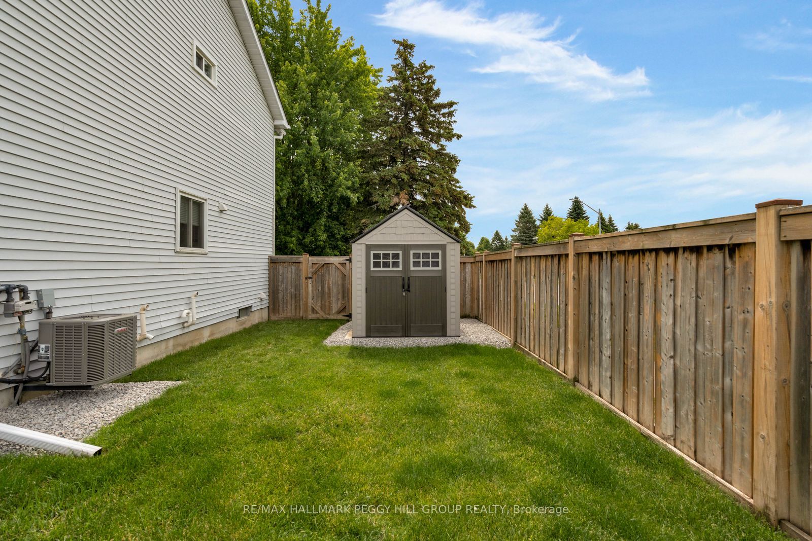 990 Maclean Street Property Photo 16