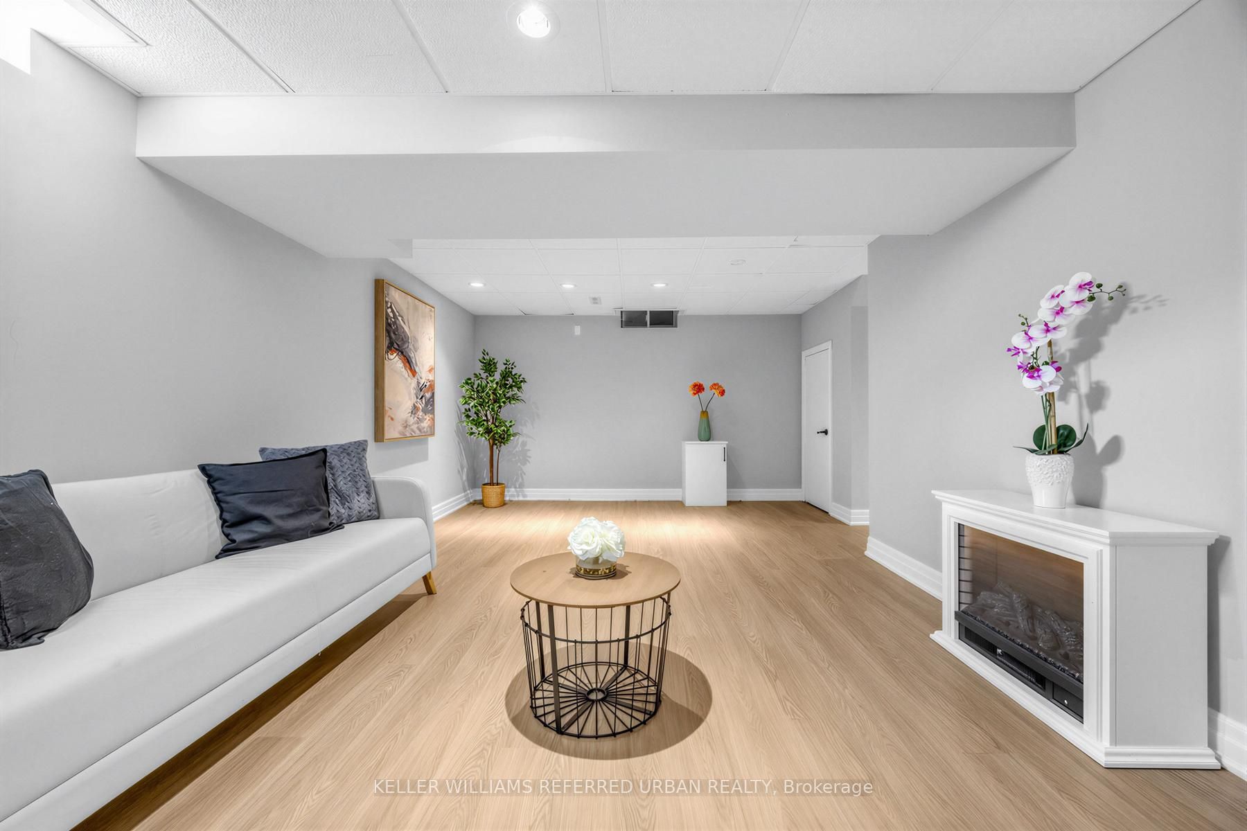 350 Pickering Crescent Property Photo 32