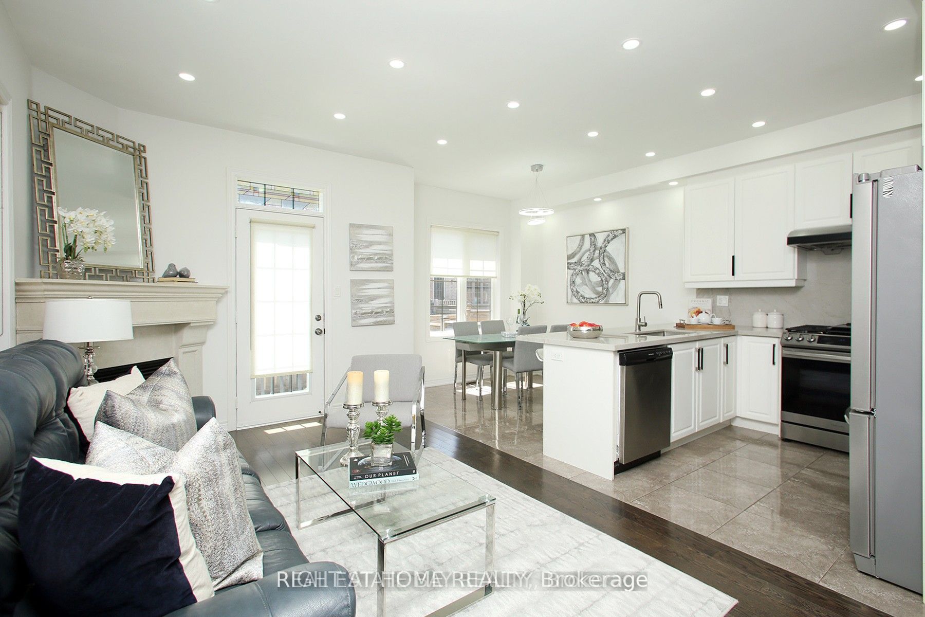 25 Sibella Way Property Photo 3