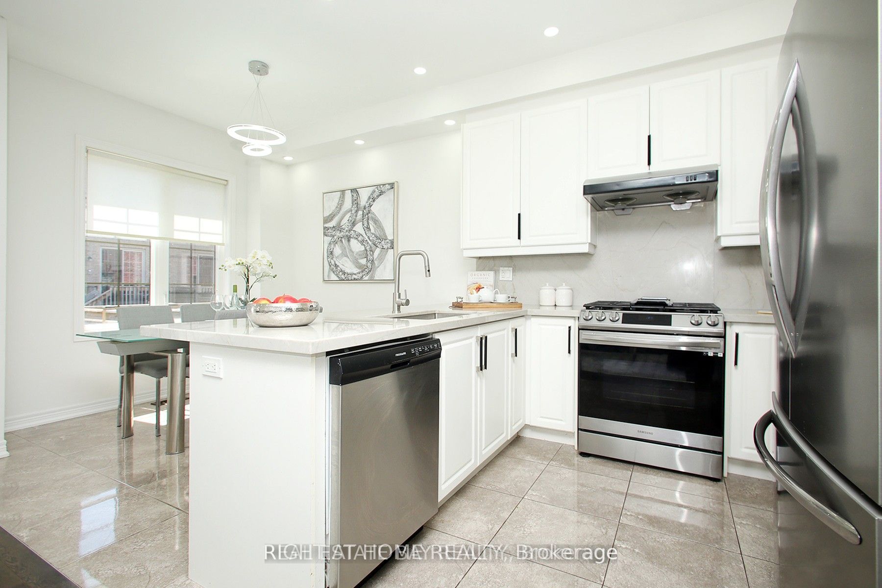 25 Sibella Way Property Photo 6