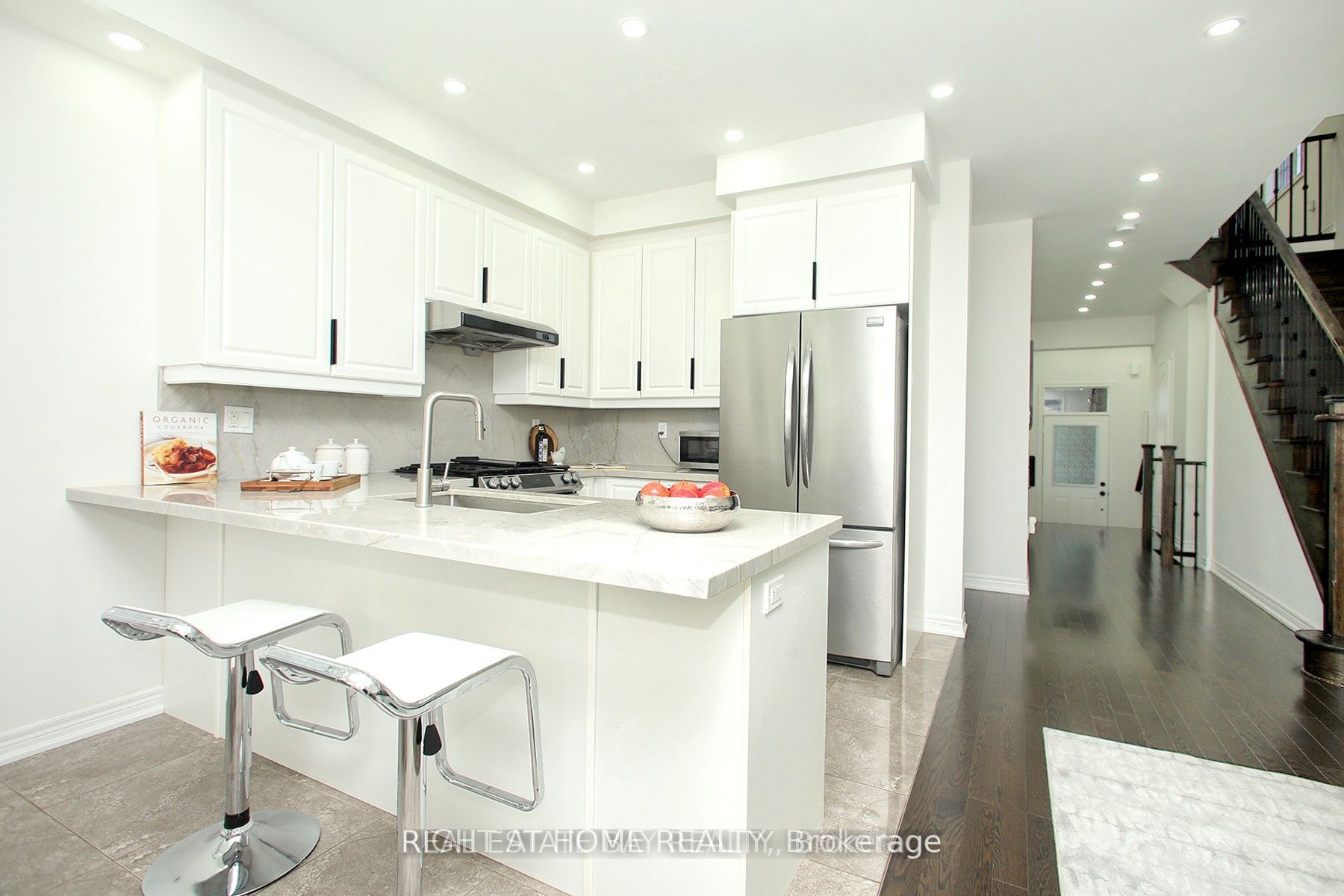 25 Sibella Way Property Photo 8