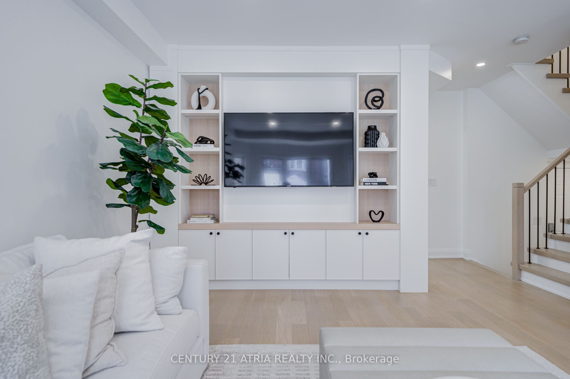 15 Asner Avenue Property Photo 14