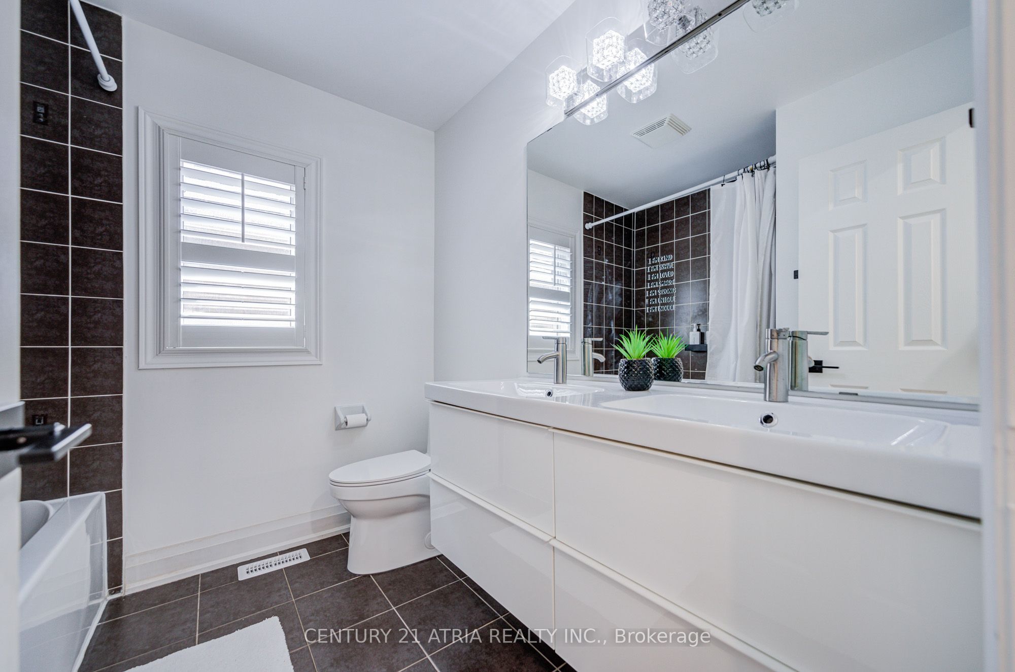 15 Asner Avenue Property Photo 28