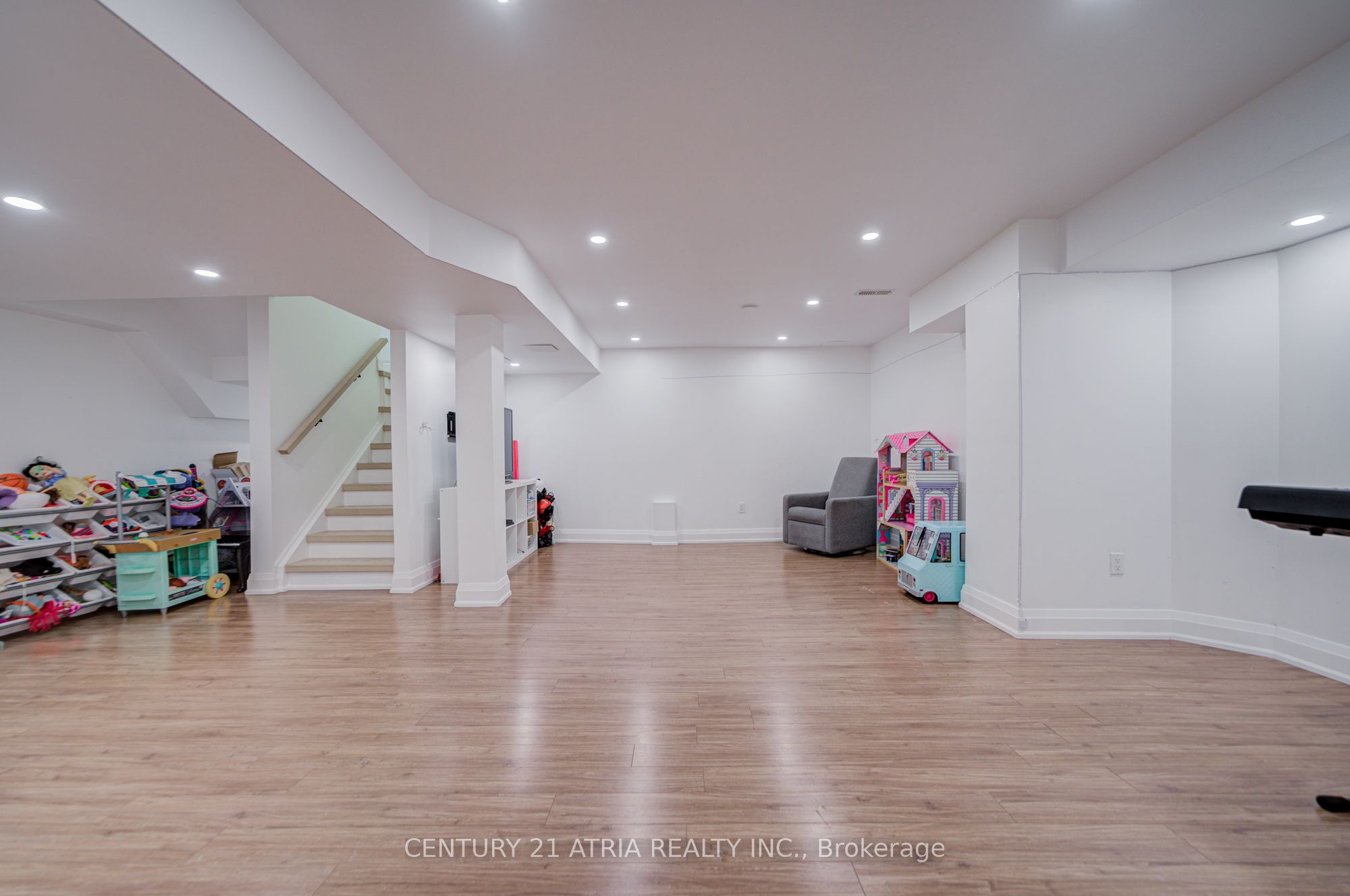 15 Asner Avenue Property Photo 34