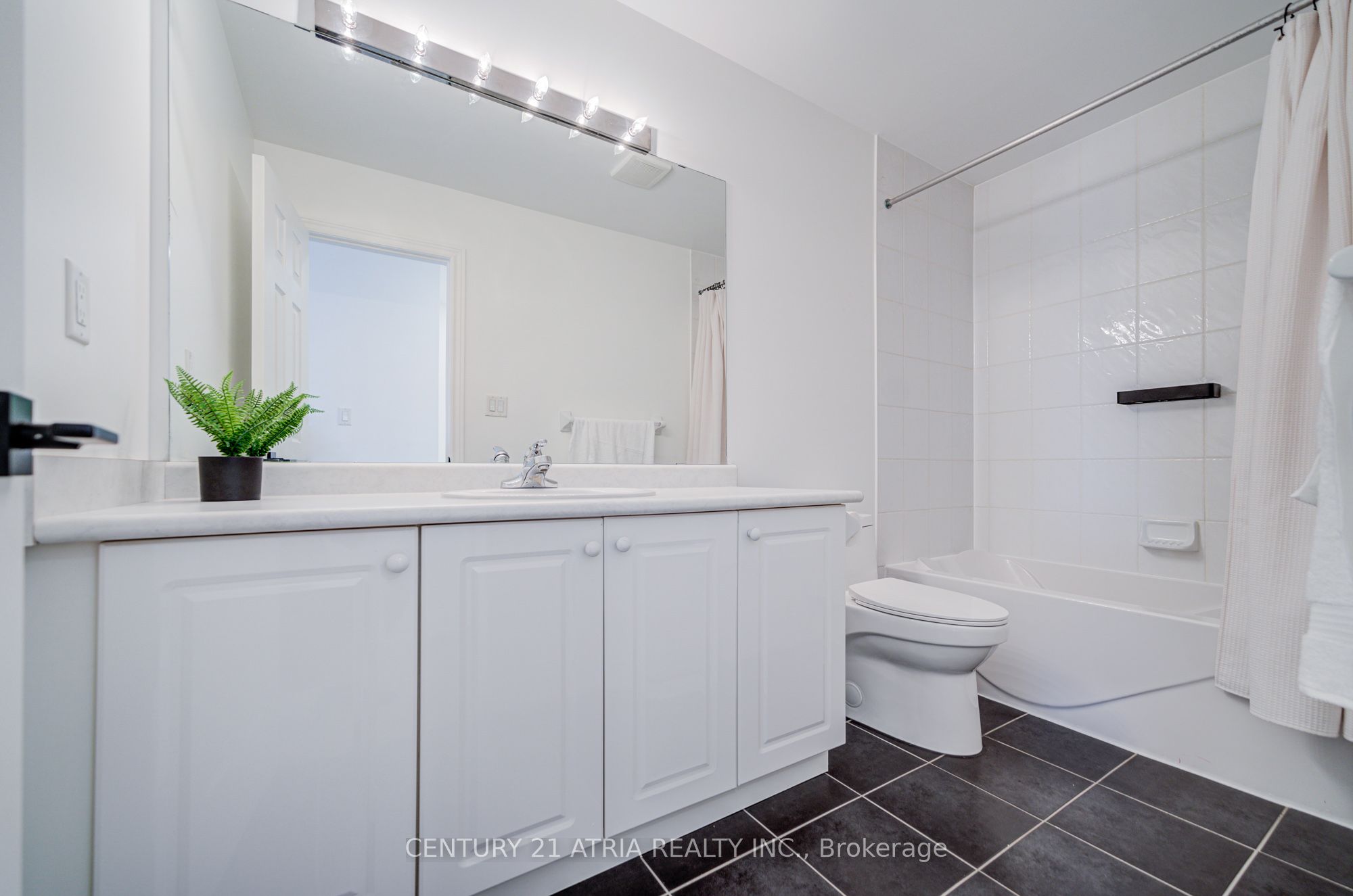 15 Asner Avenue Property Photo 35