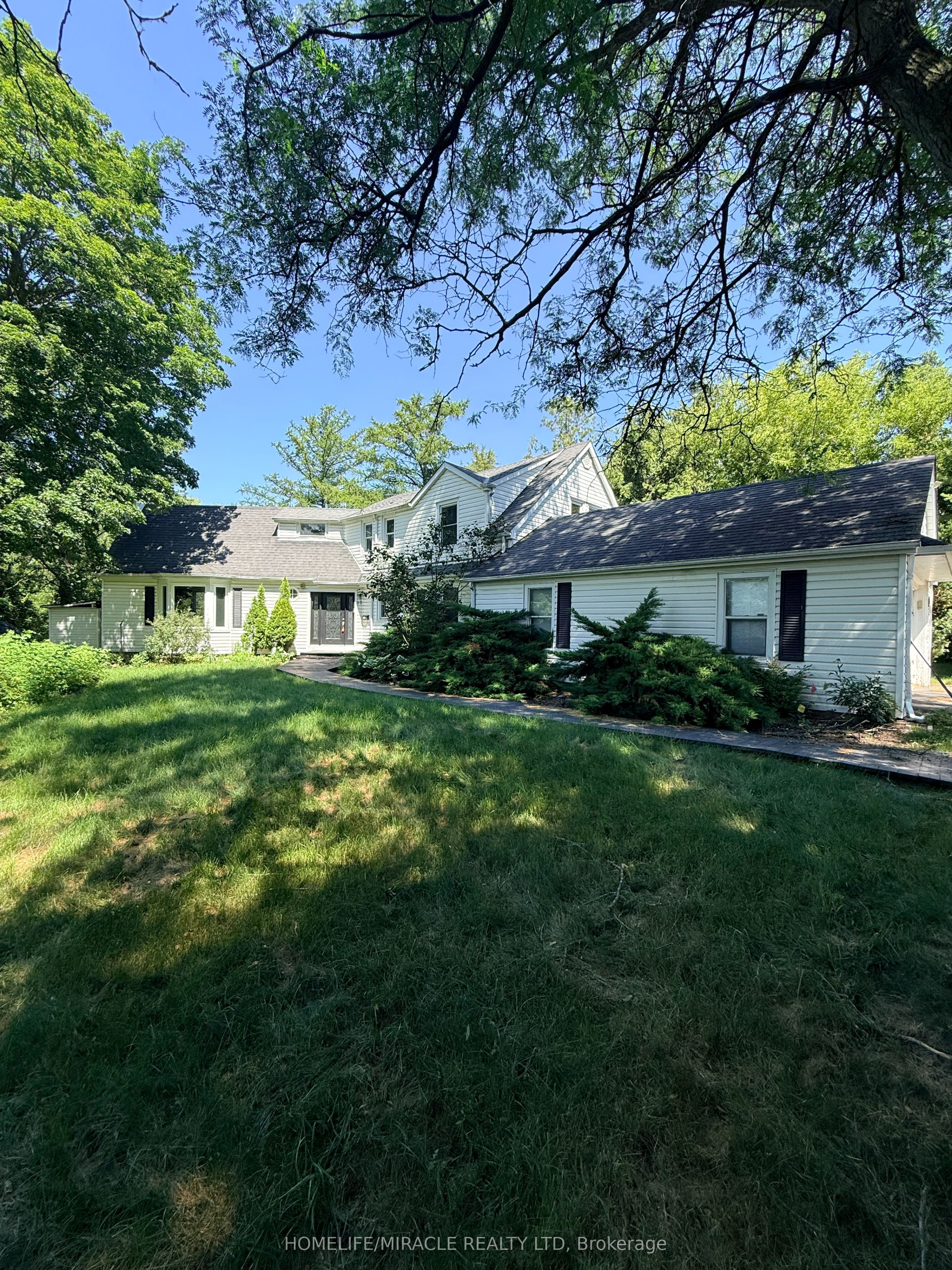 10 Yorkton Boulevard Property Photo 1