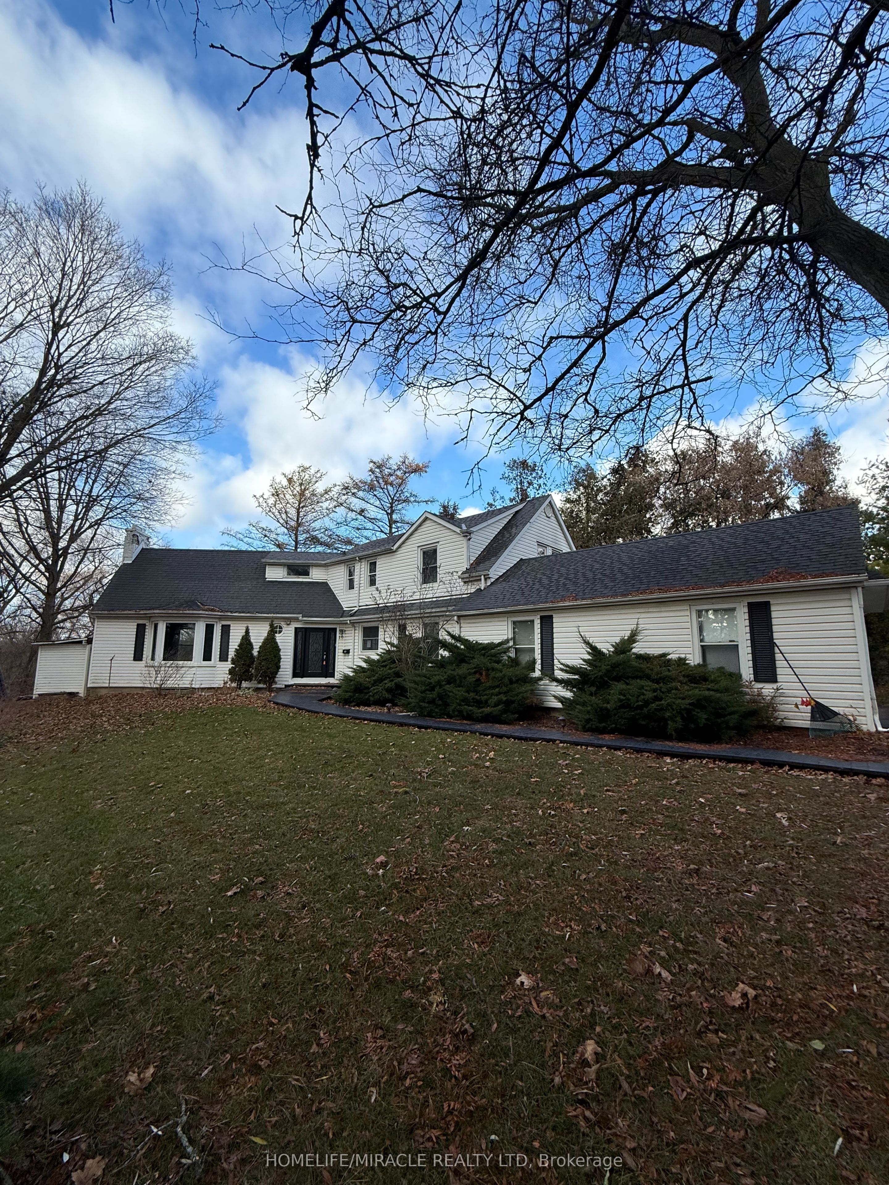 10 Yorkton Boulevard Property Photo 2