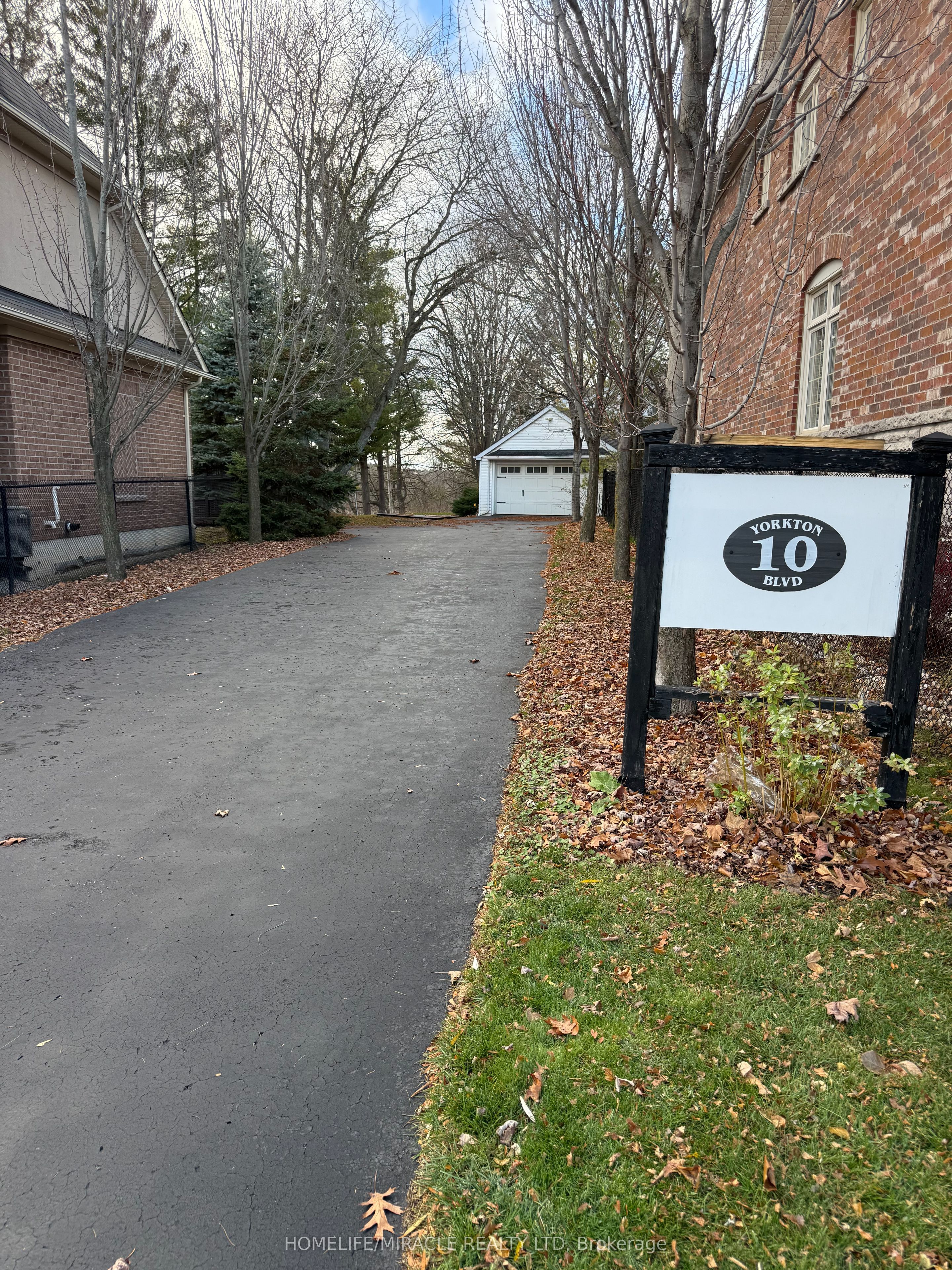 10 Yorkton Boulevard Property Photo 4
