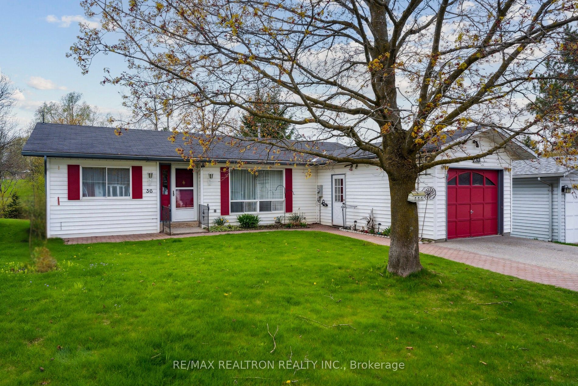 36 Tecumseth Pines Drive Property Photo 2