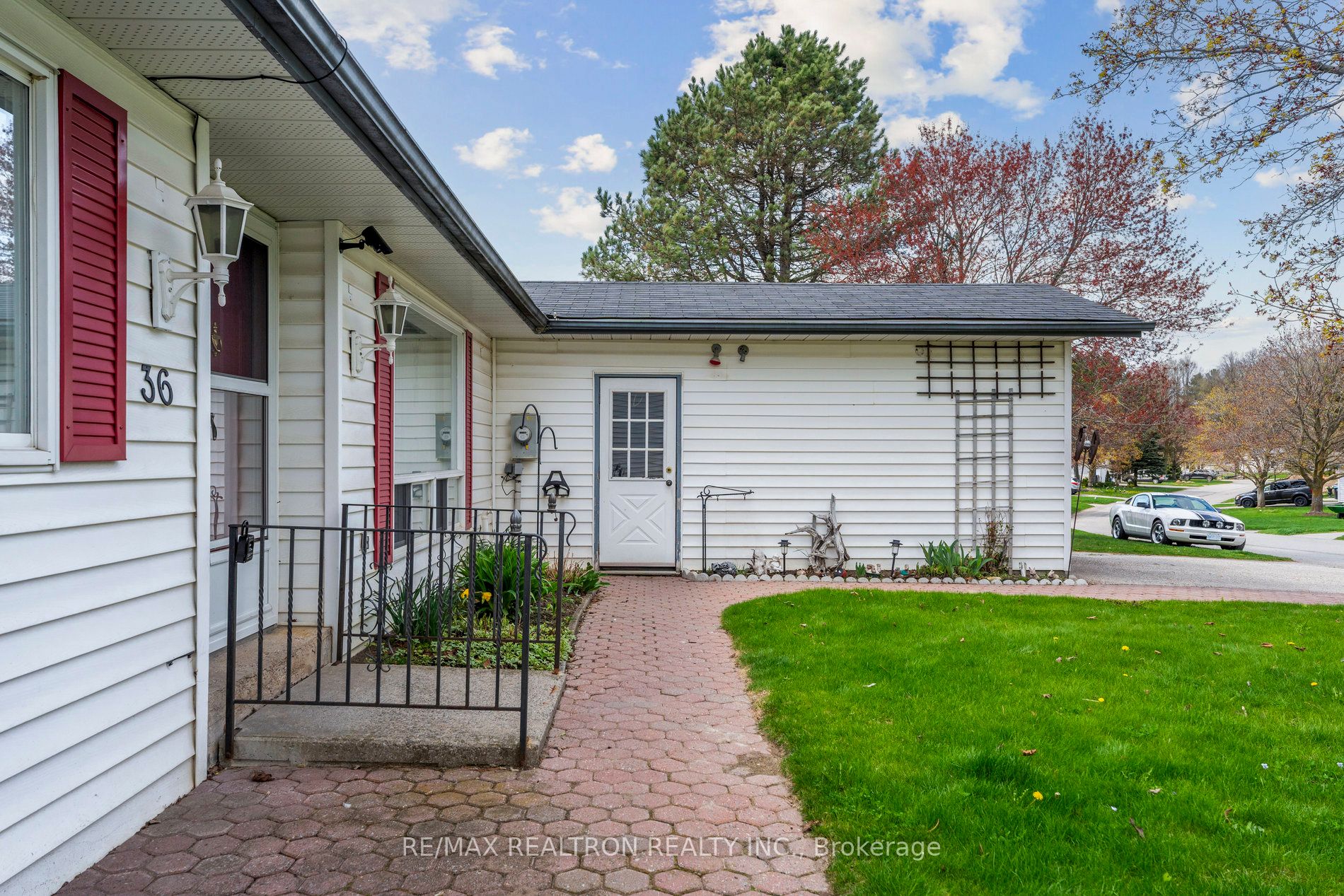 36 Tecumseth Pines Drive Property Photo 5