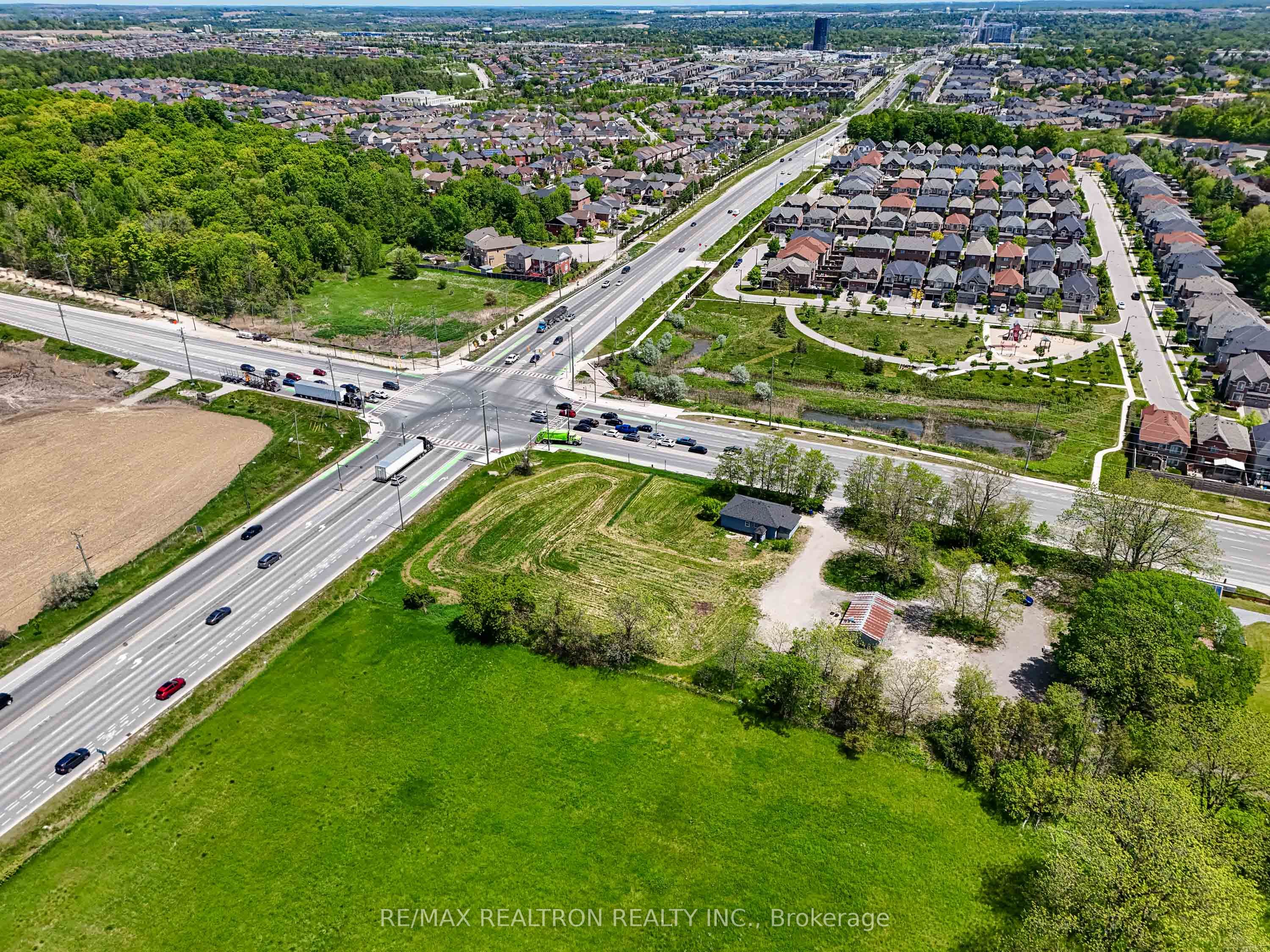 17440 Bathurst Street Property Photo 4