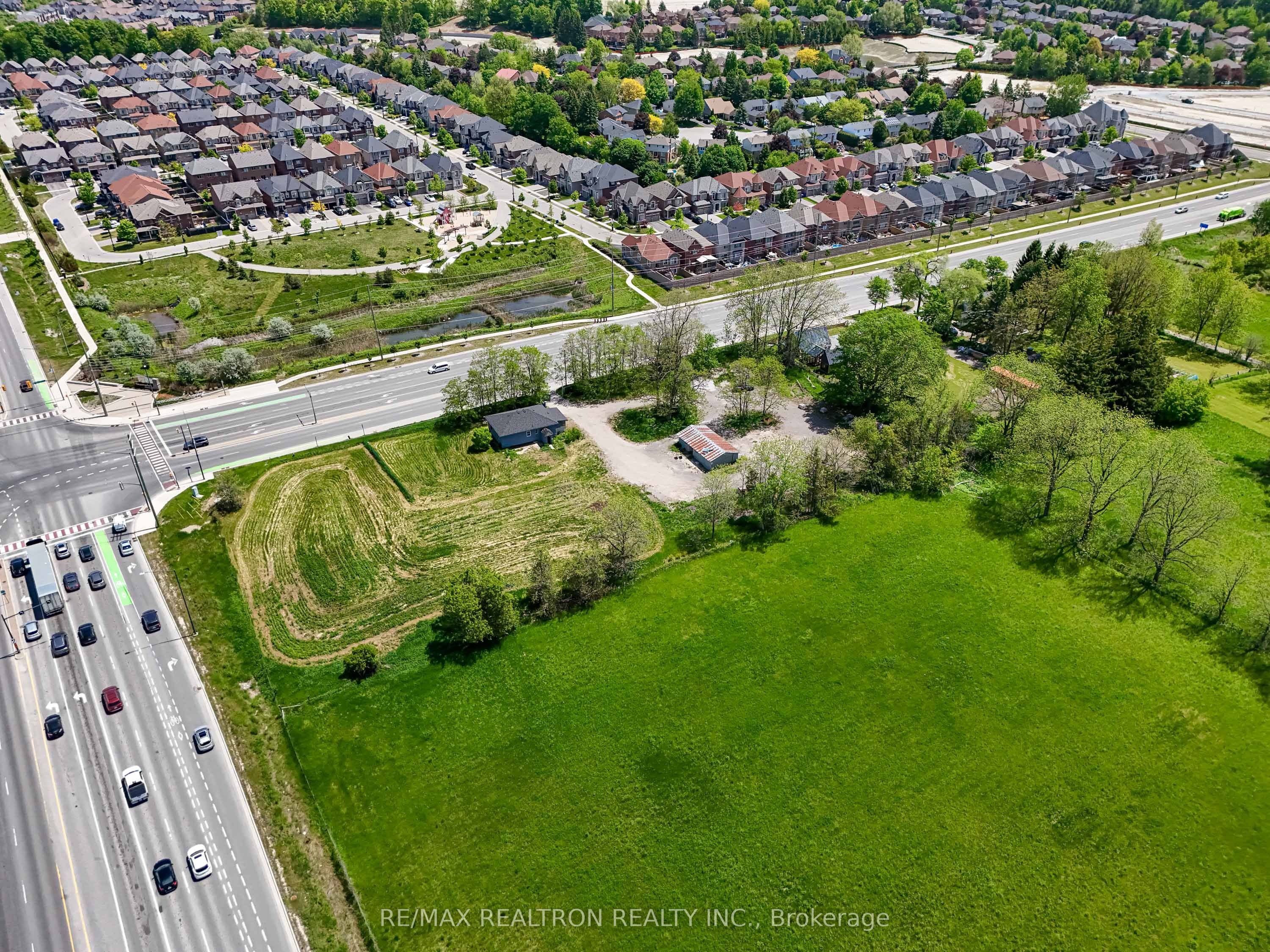 17440 Bathurst Street Property Photo 6