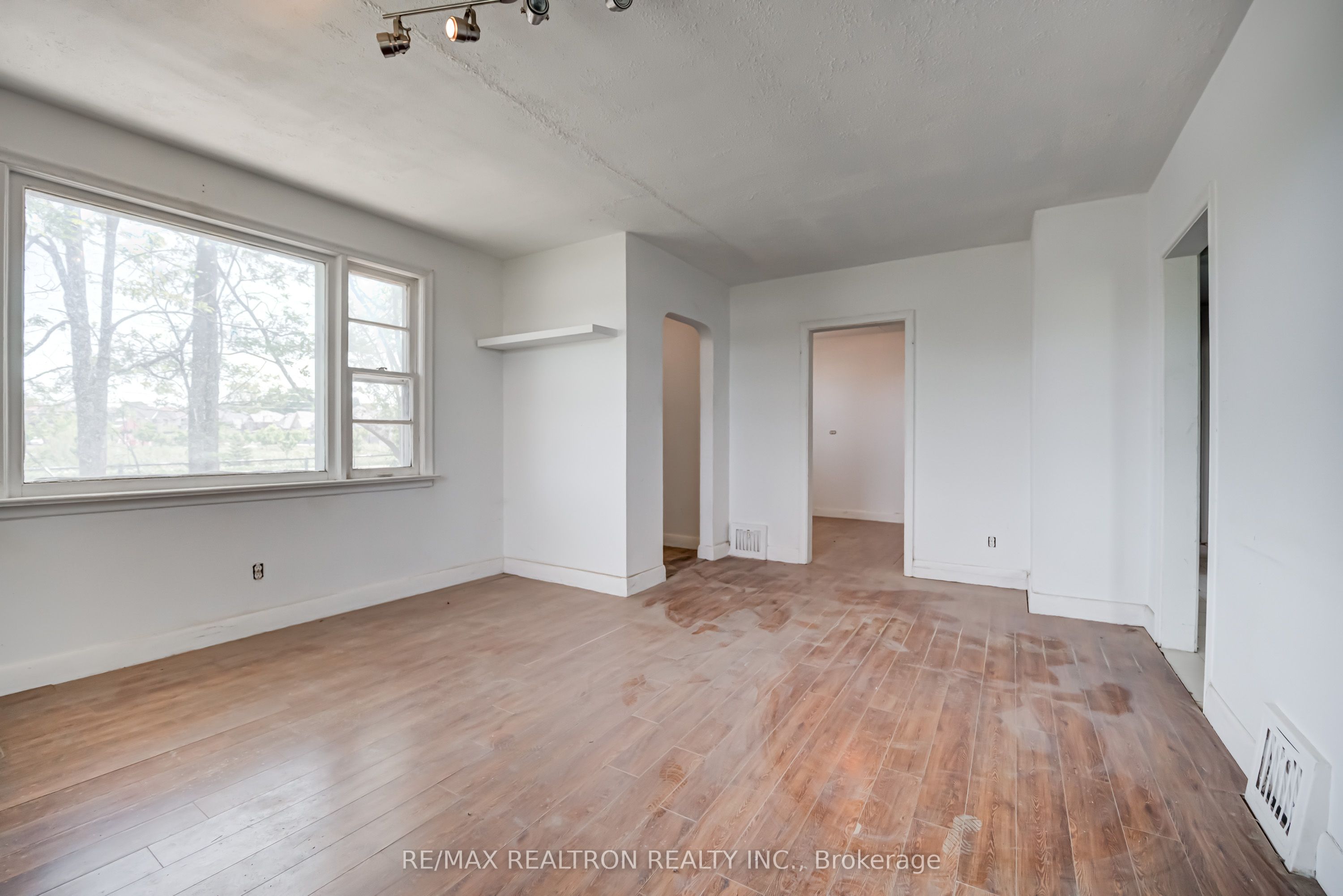 17440 Bathurst Street Property Photo 21