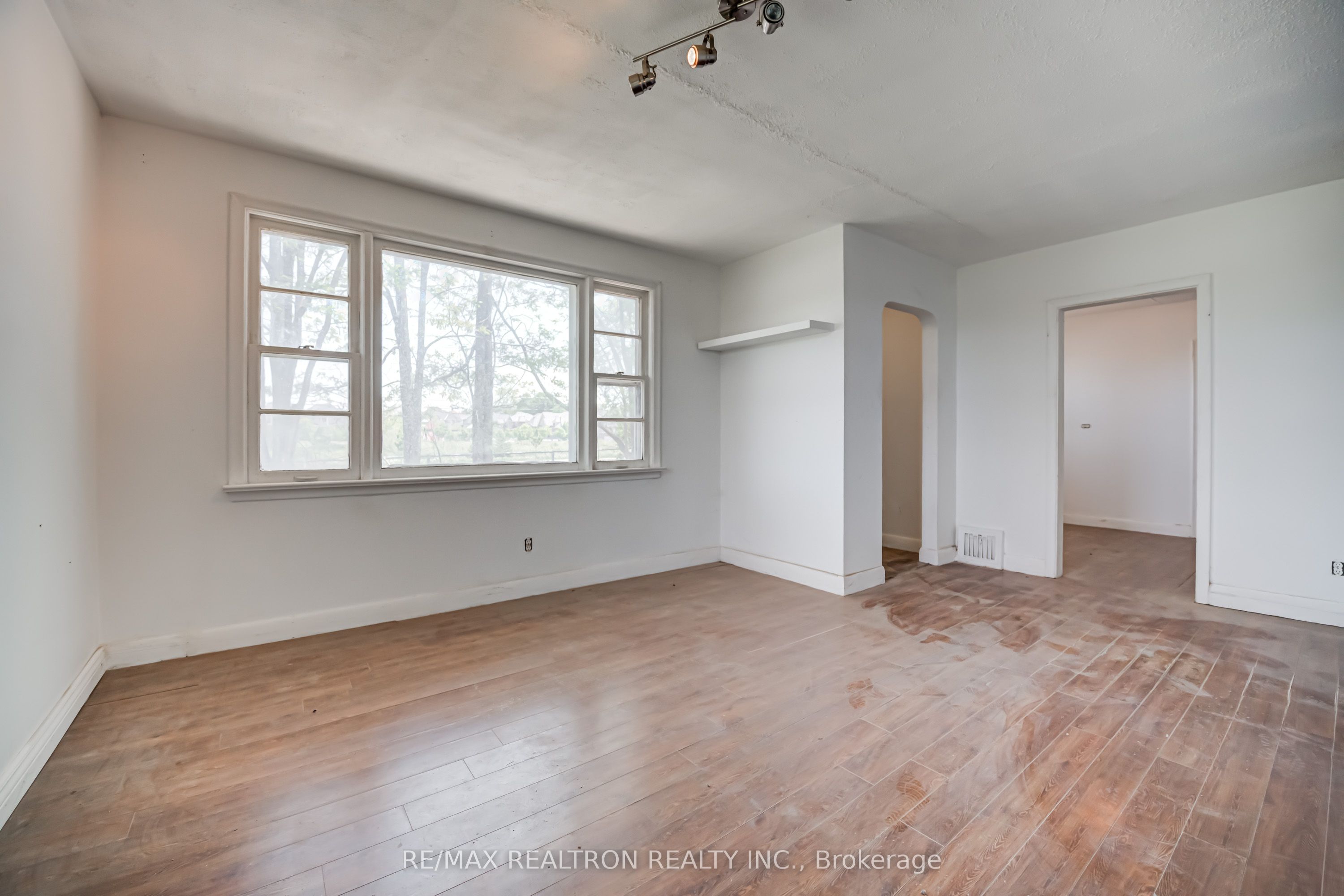 17440 Bathurst Street Property Photo 22