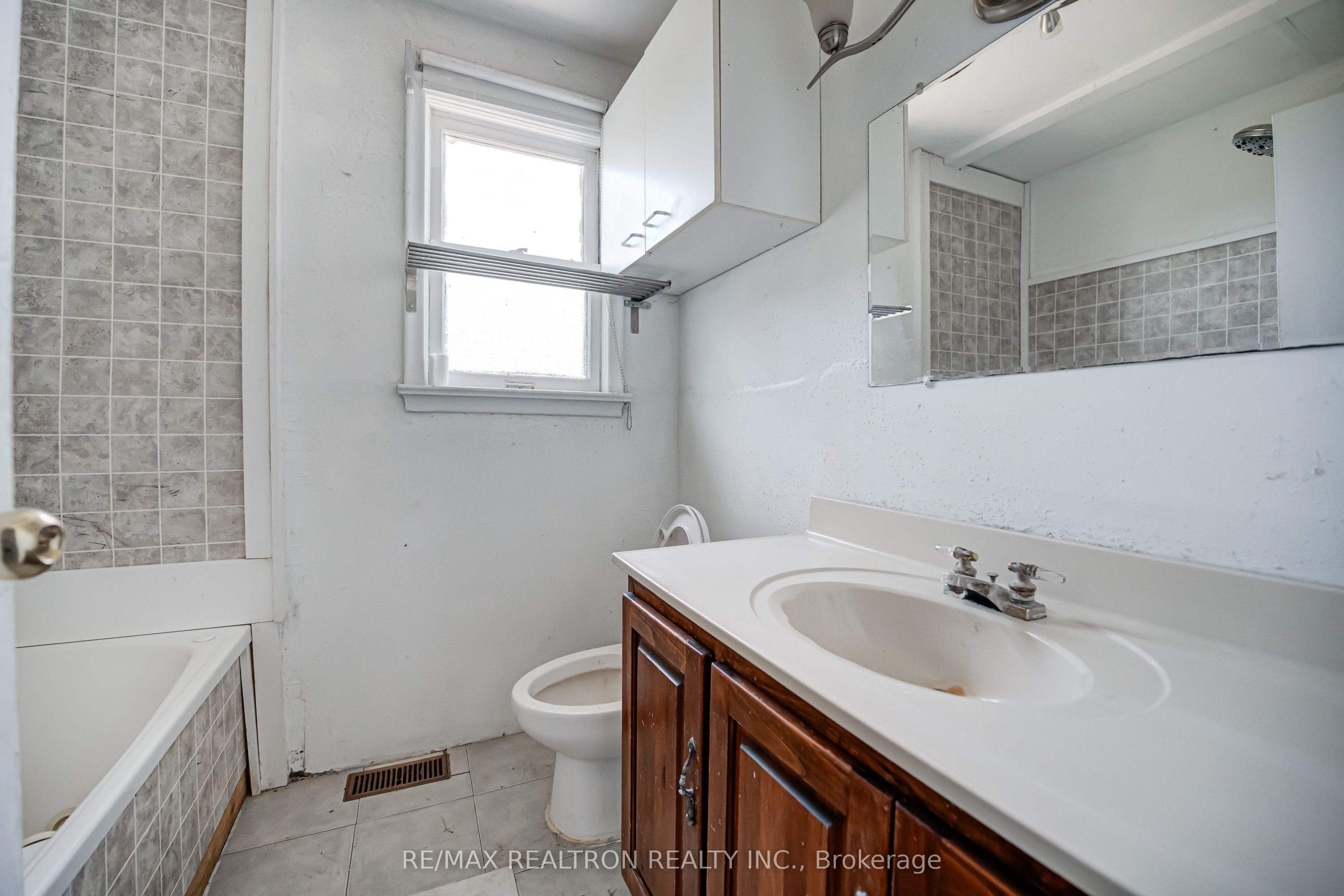 17440 Bathurst Street Property Photo 25