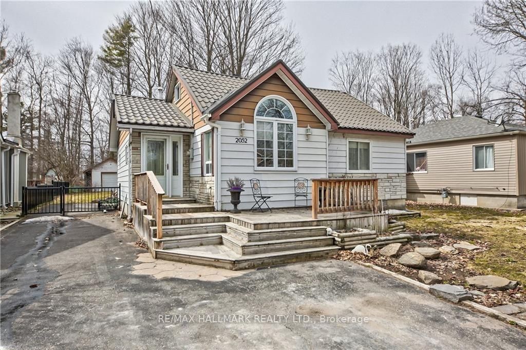 2052 Centre Avenue Property Photo 1