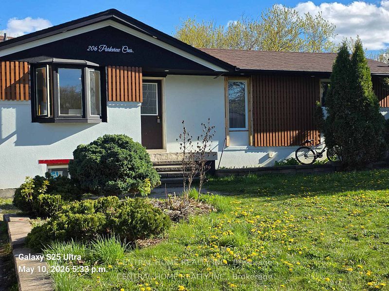 206 Parkview Crescent Property Photo 2