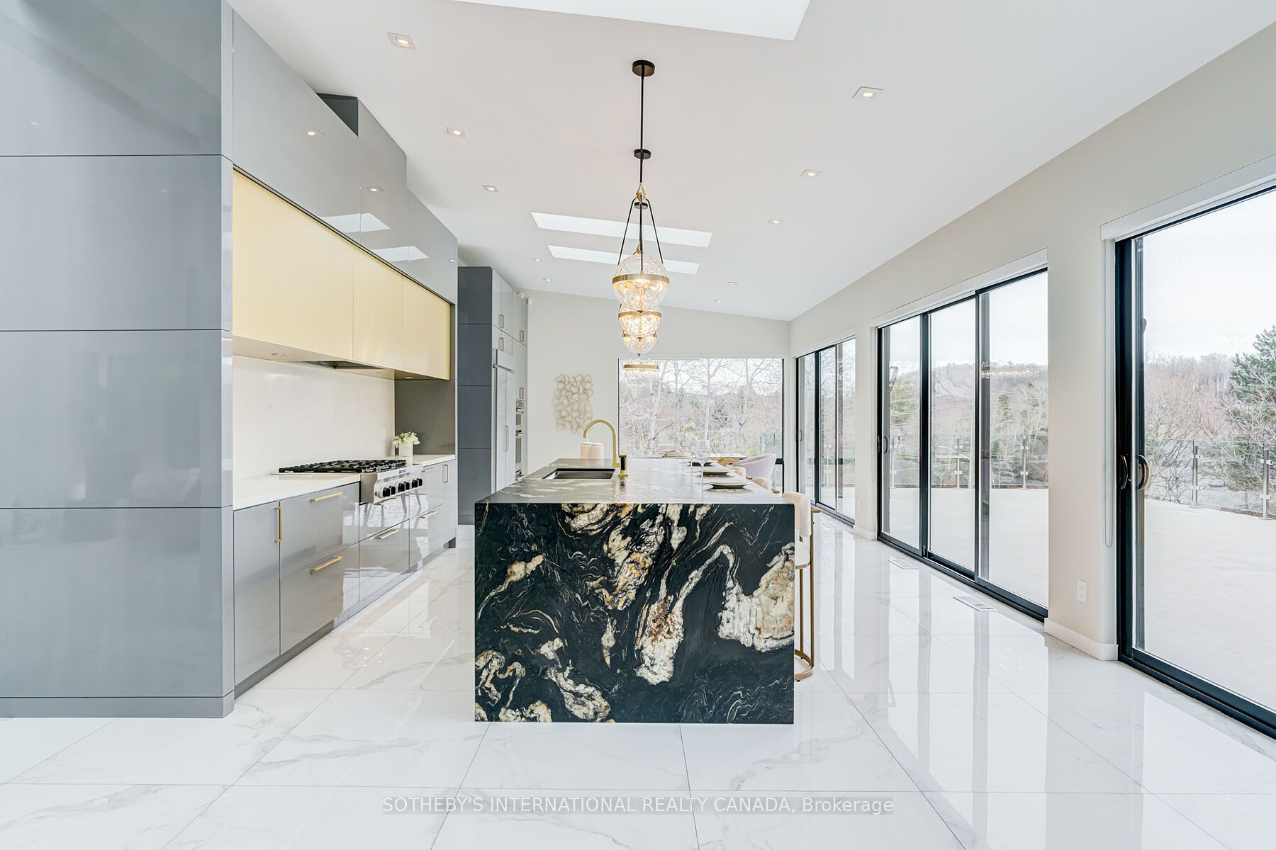 4599 Langstaff Road Property Photo 11