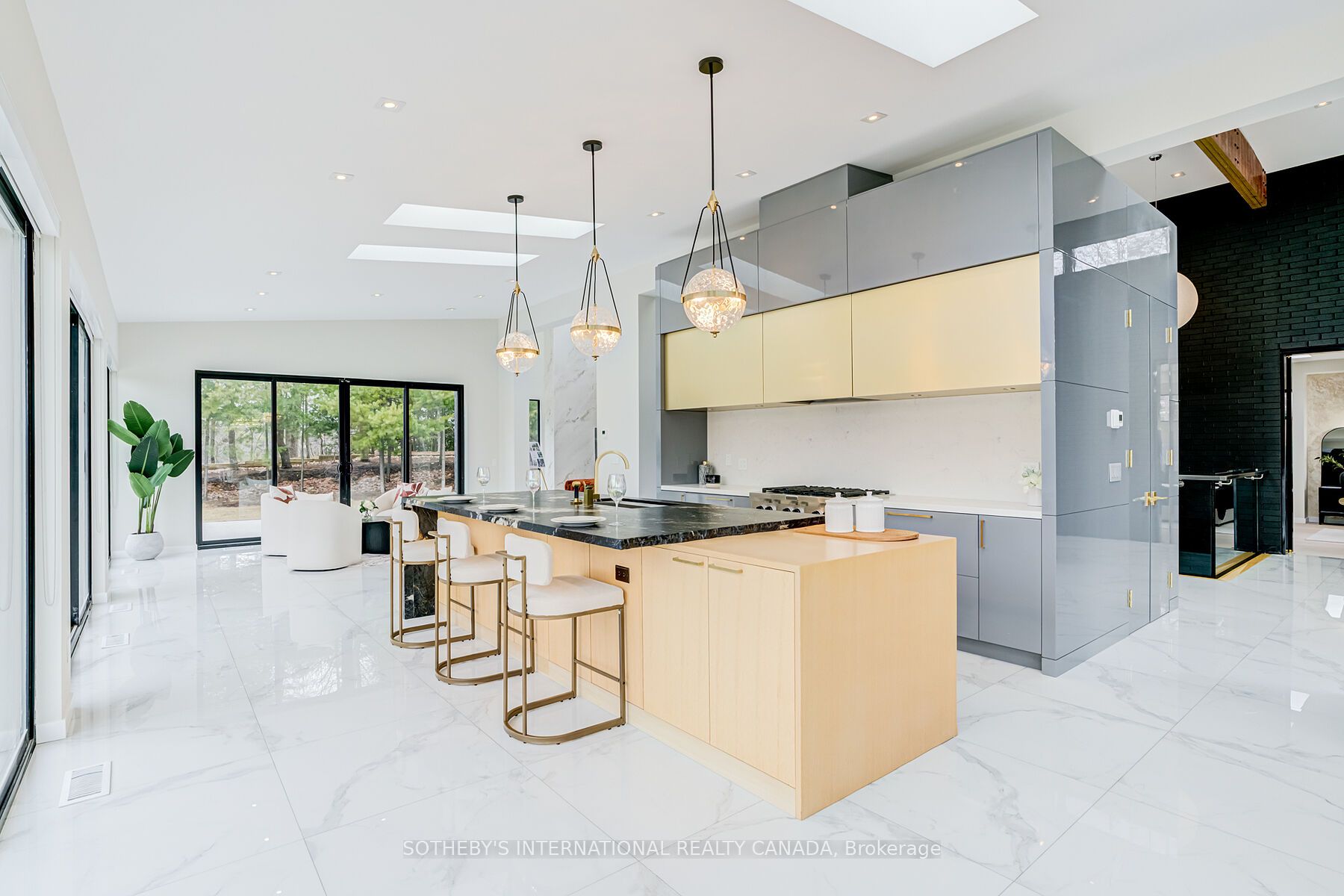 4599 Langstaff Road Property Photo 12