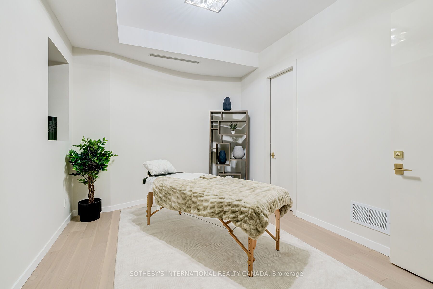 4599 Langstaff Road Property Photo 34