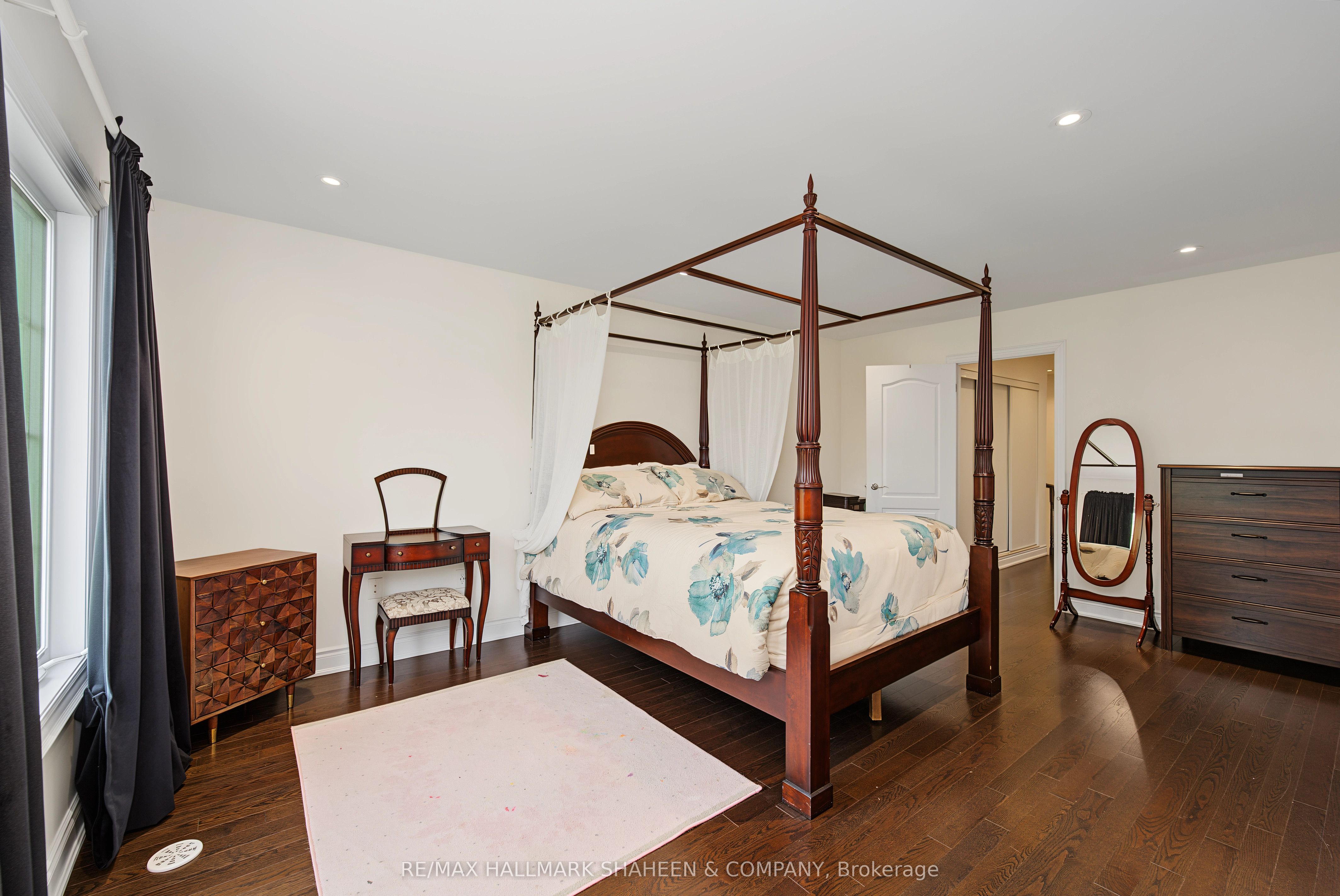211 Appleton Court Property Photo 28