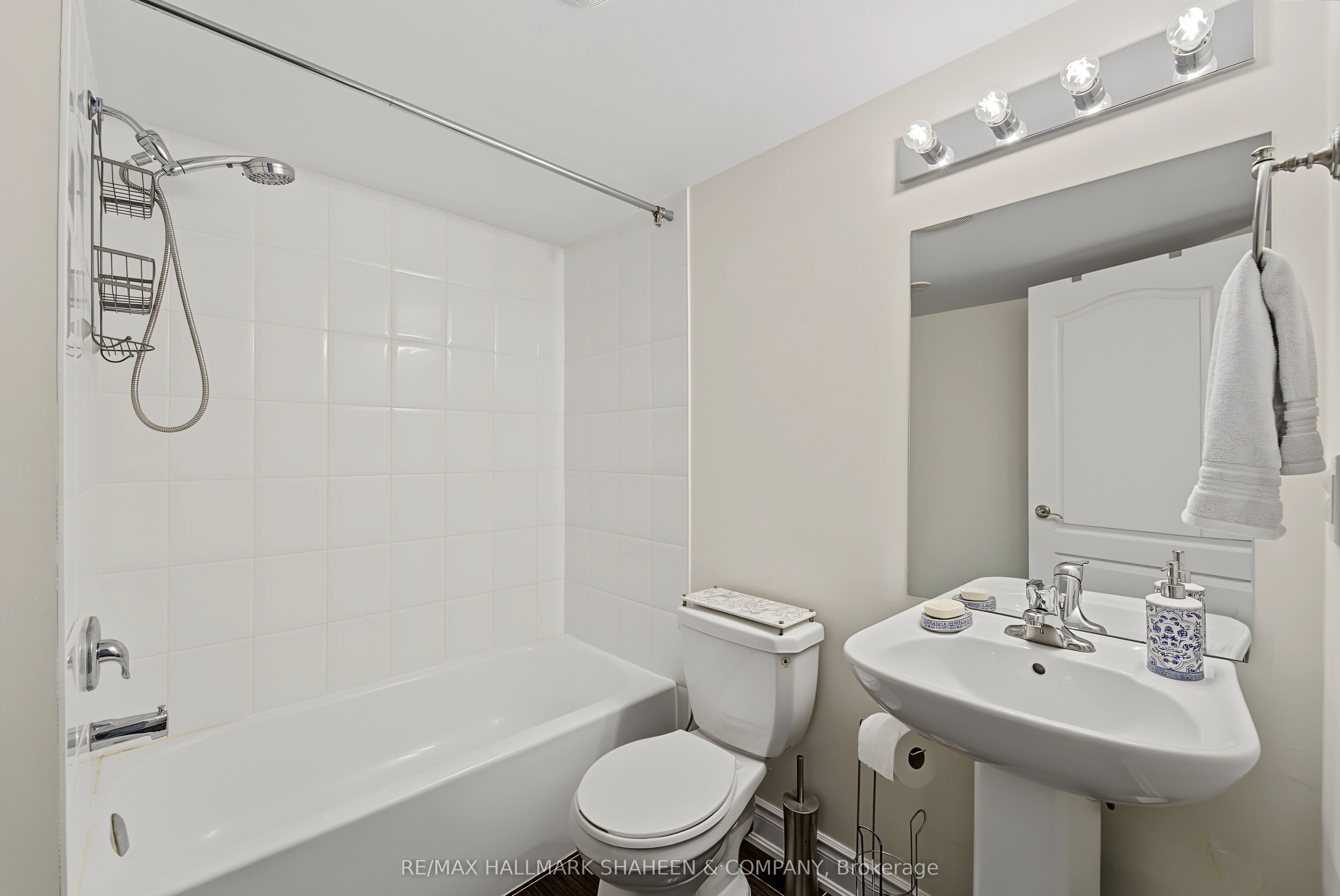 211 Appleton Court Property Photo 31