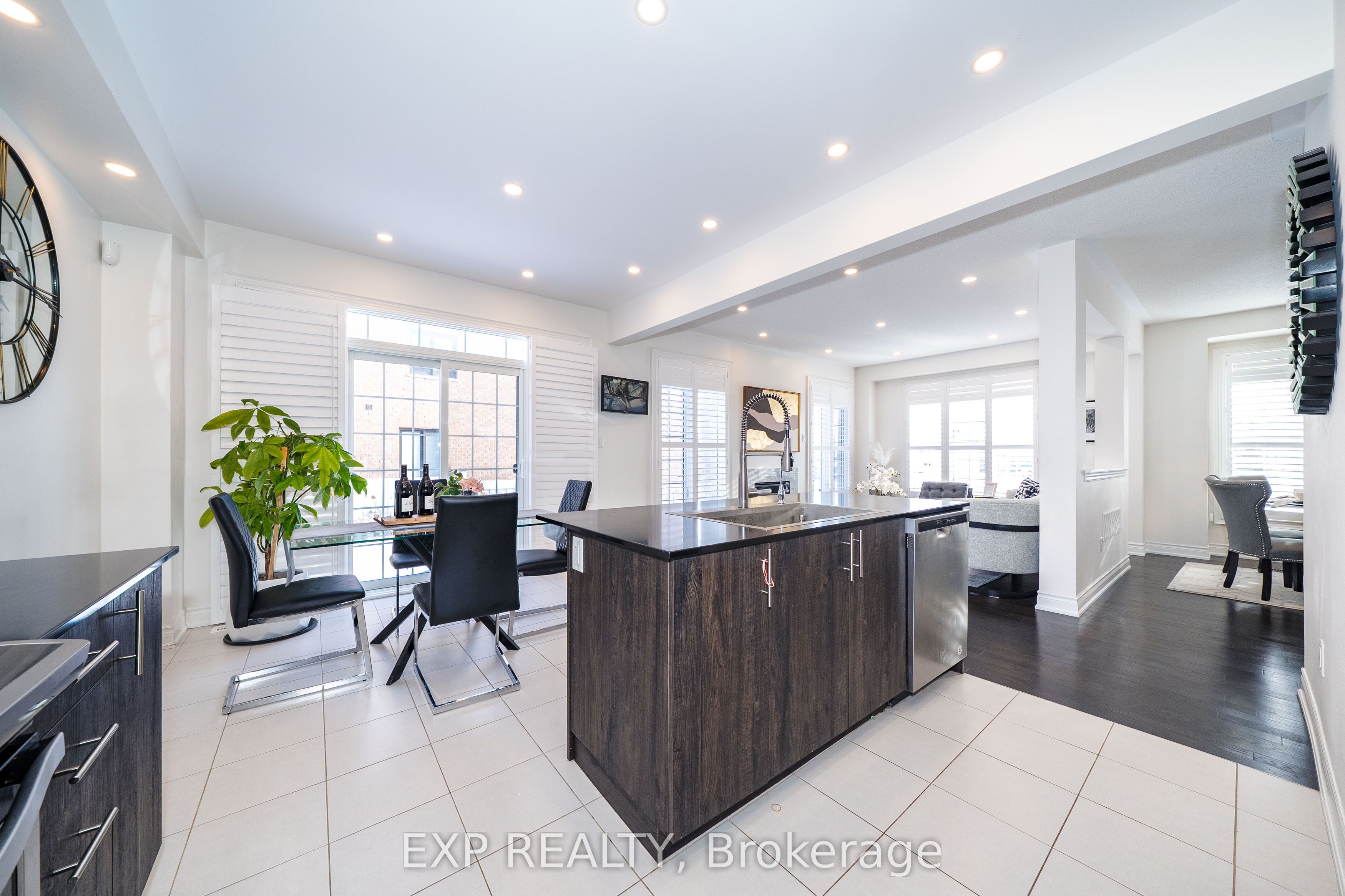 2 Tesla Crescent Property Photo 12