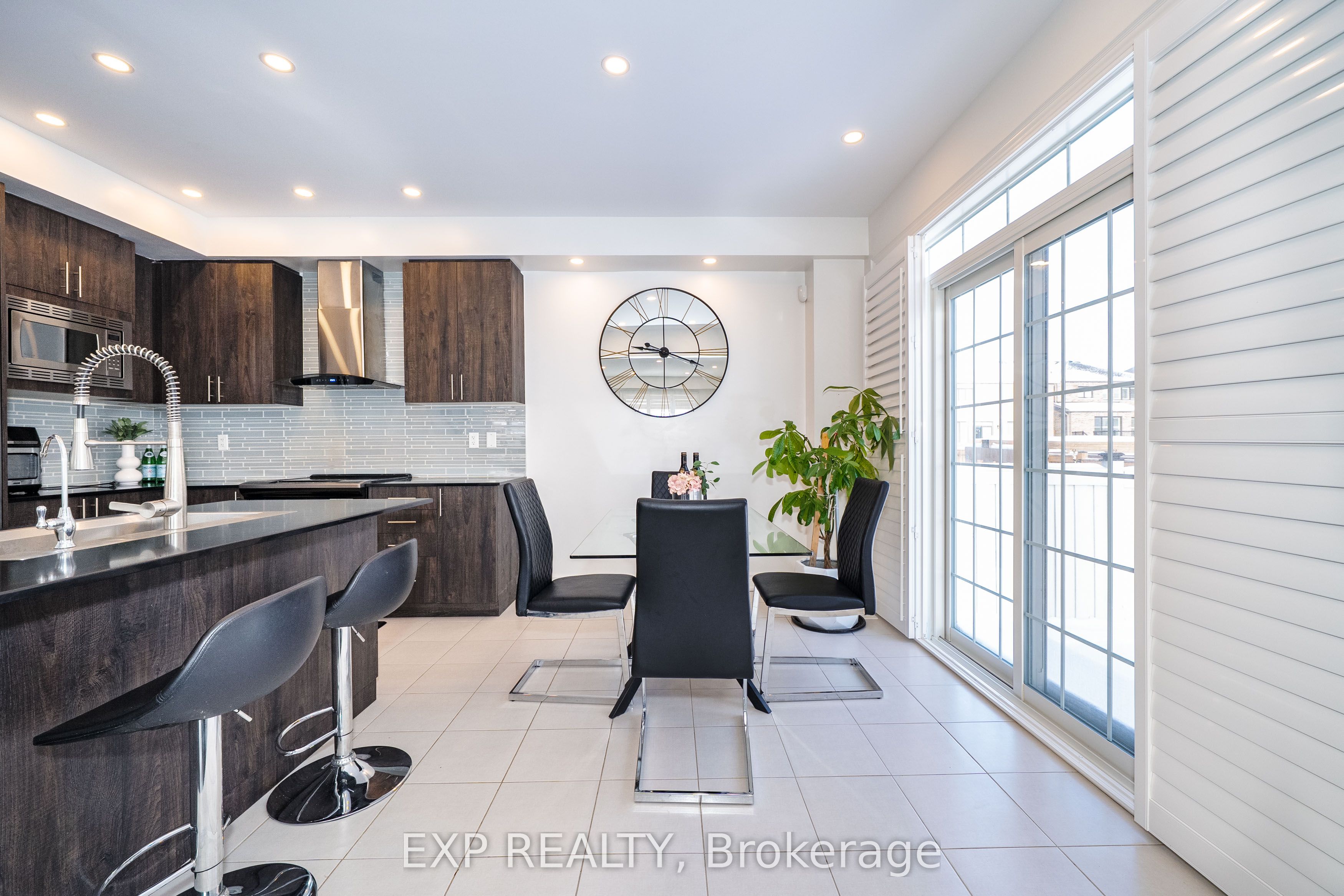 2 Tesla Crescent Property Photo 15