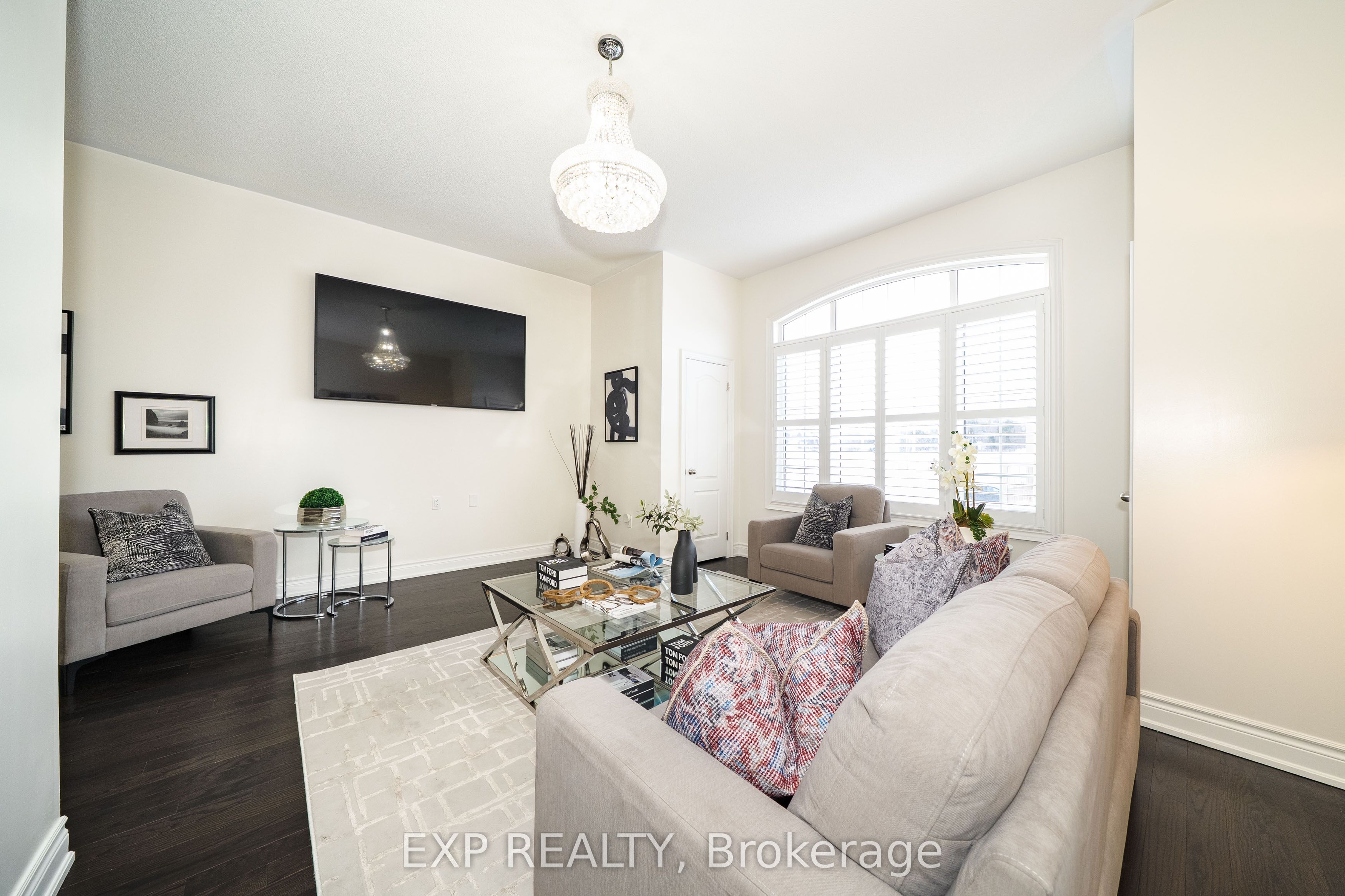2 Tesla Crescent Property Photo 26