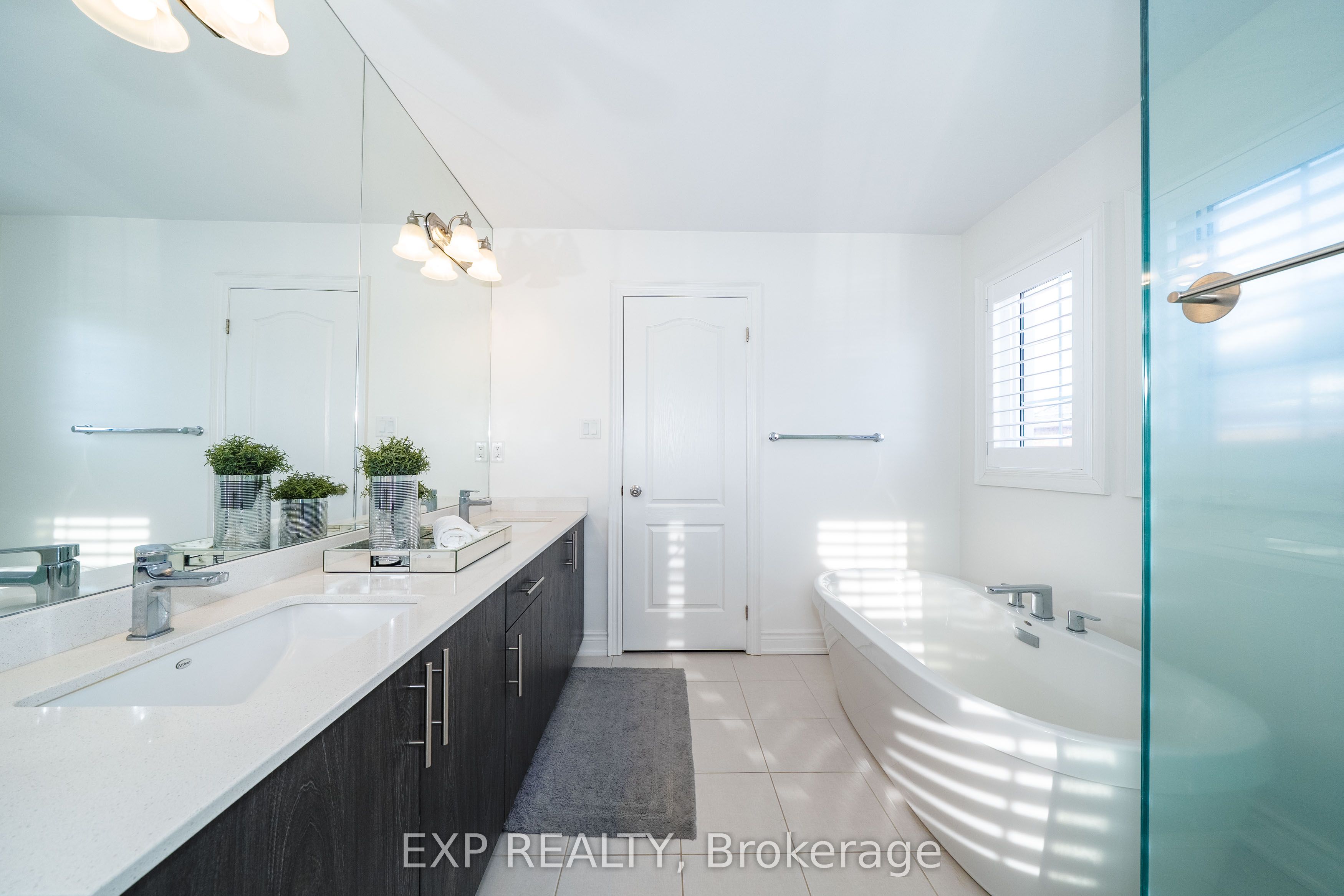 2 Tesla Crescent Property Photo 34