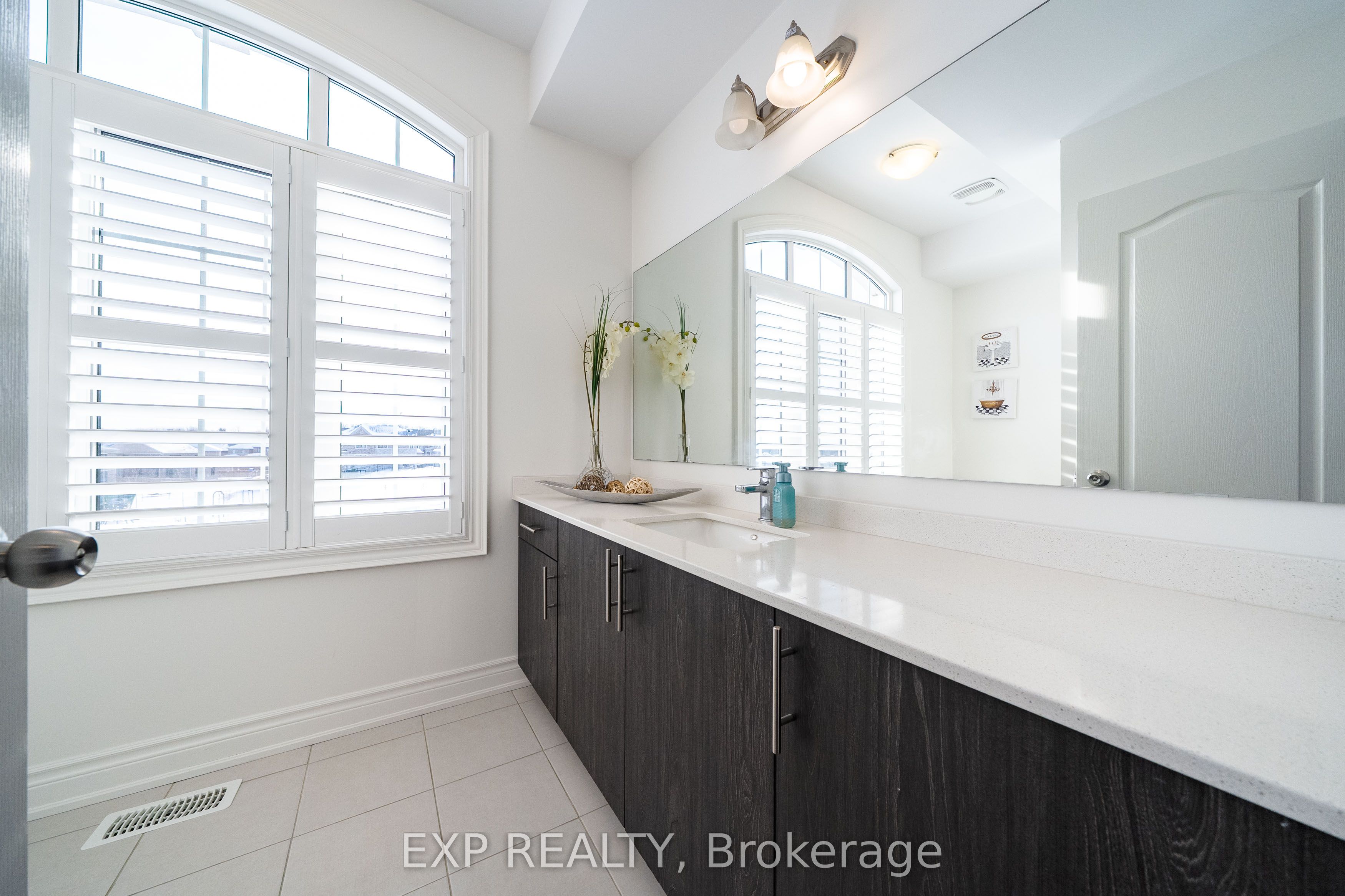 2 Tesla Crescent Property Photo 36