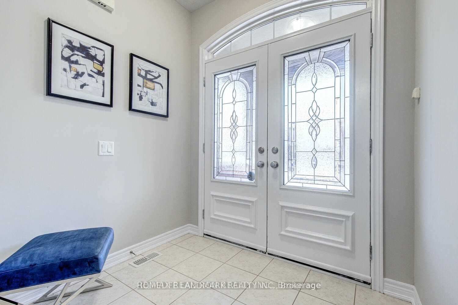 404 Lady Nadia Drive E Property Photo 3