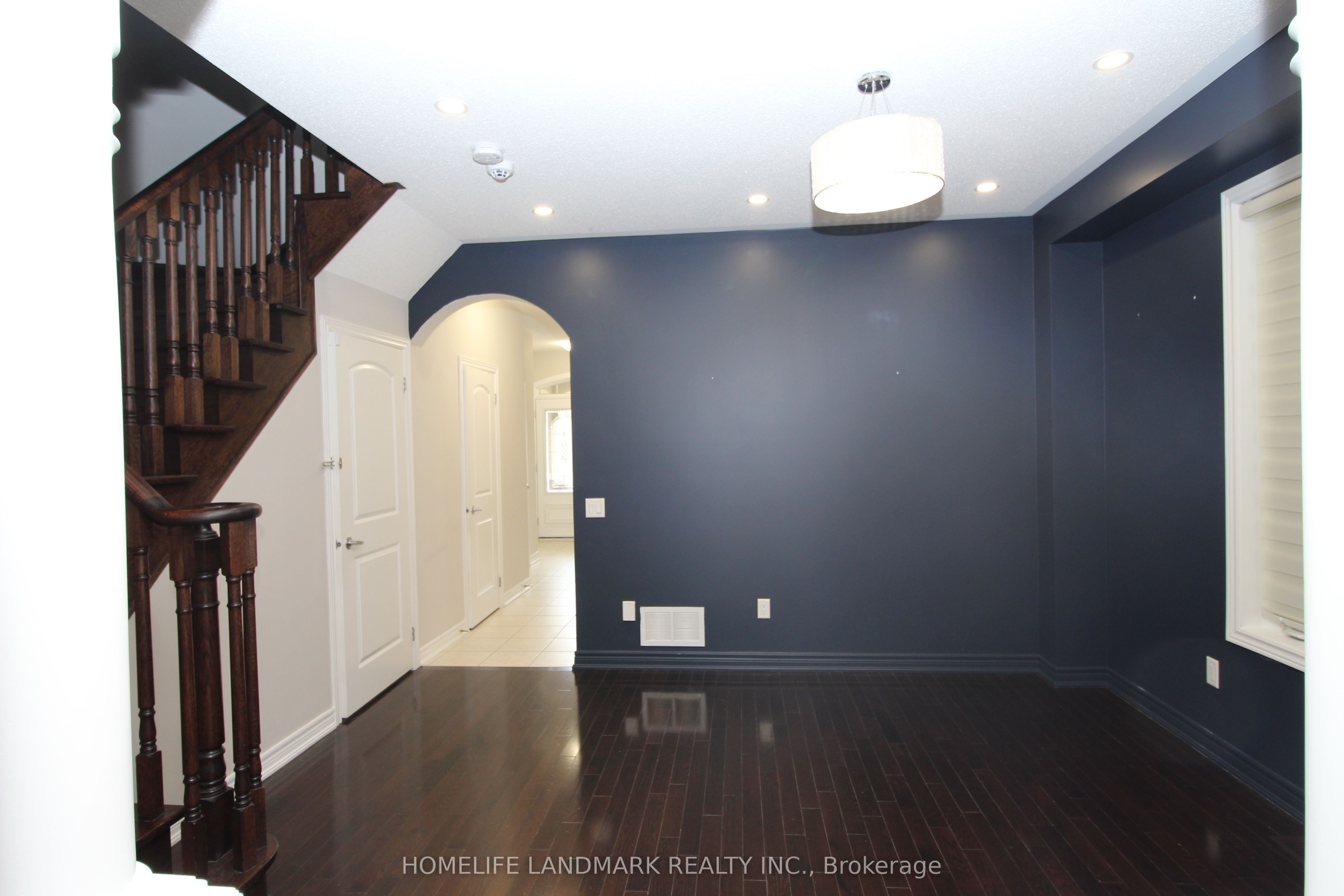 404 Lady Nadia Drive E Property Photo 7