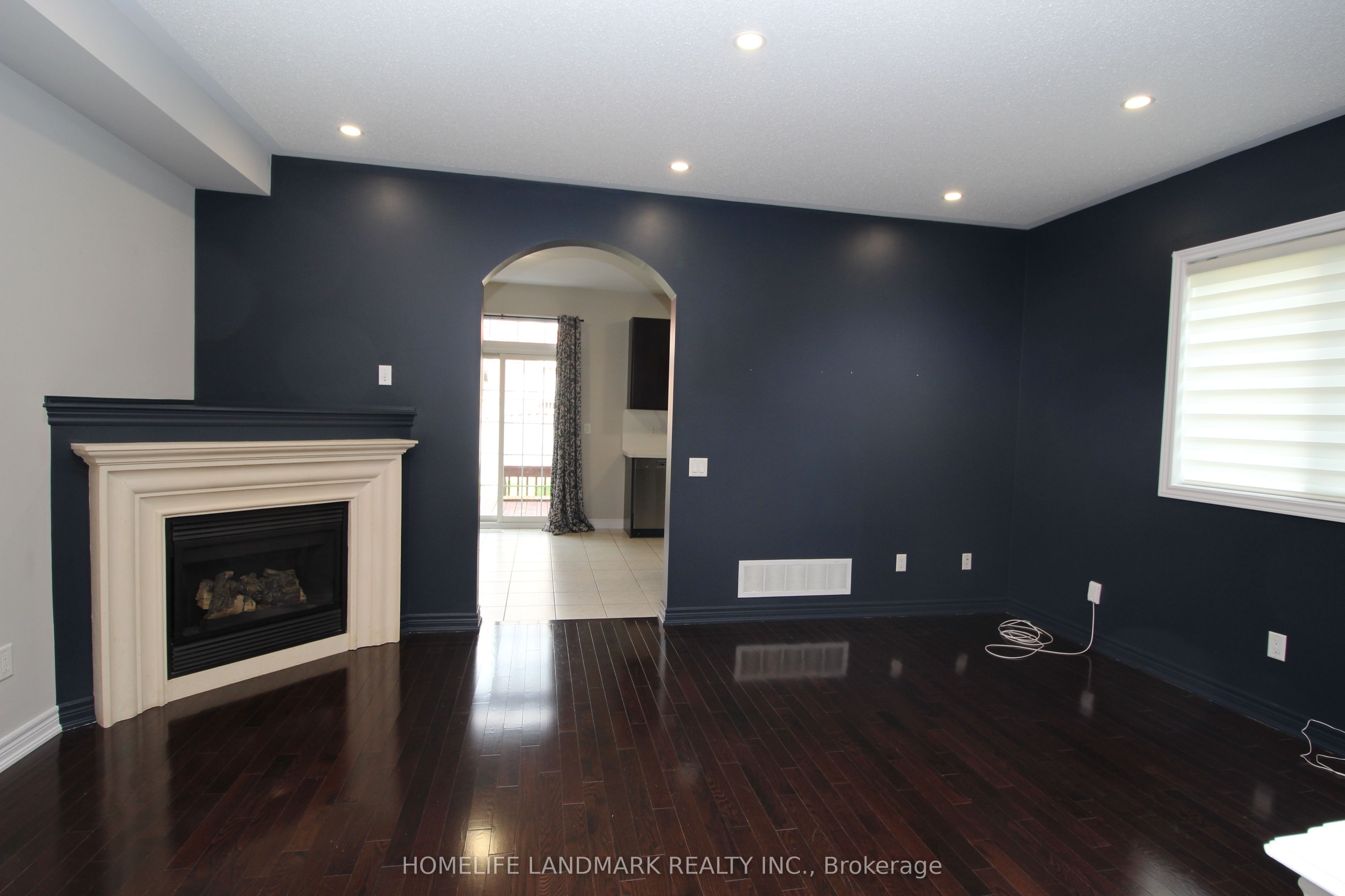404 Lady Nadia Drive E Property Photo 9