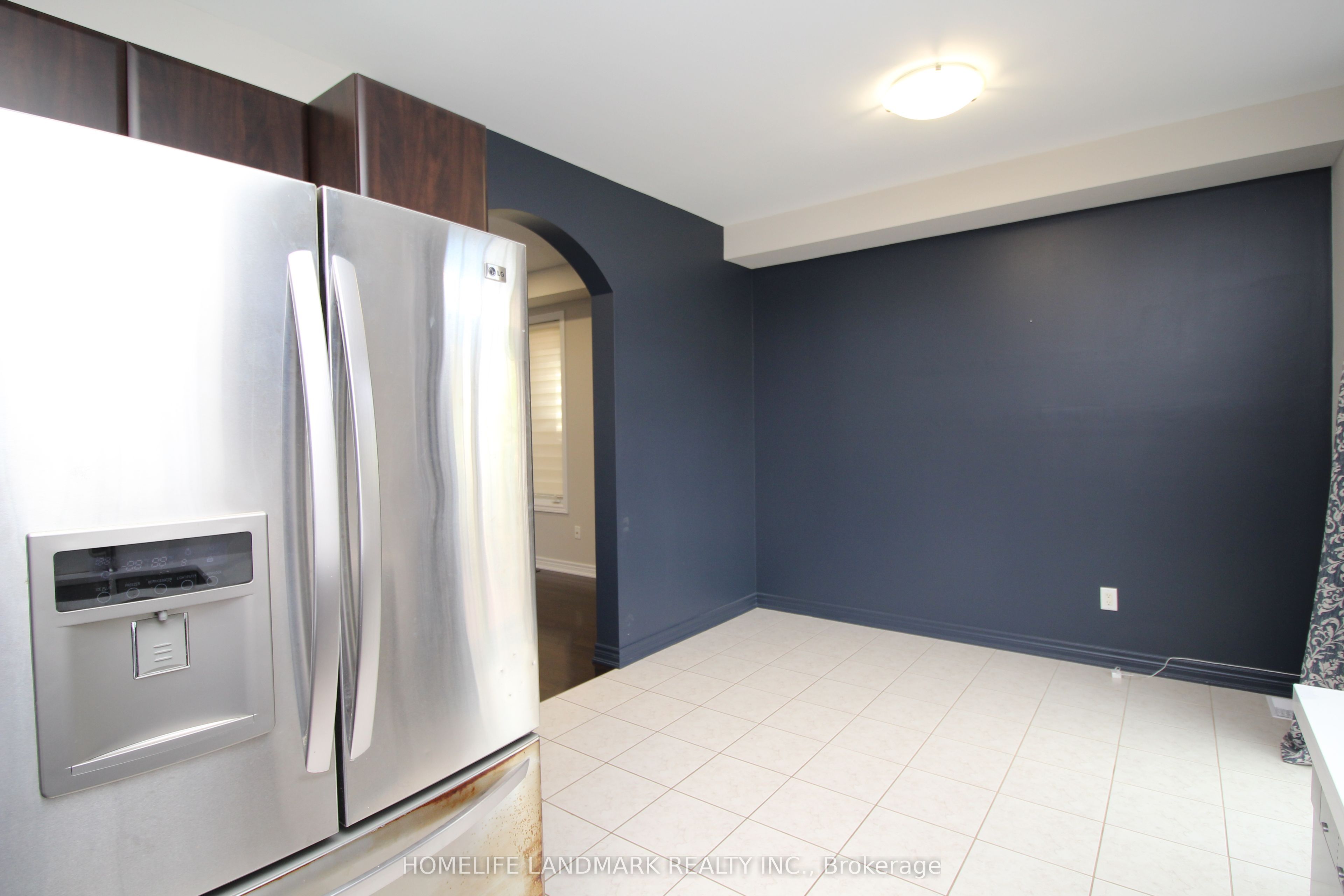 404 Lady Nadia Drive E Property Photo 10