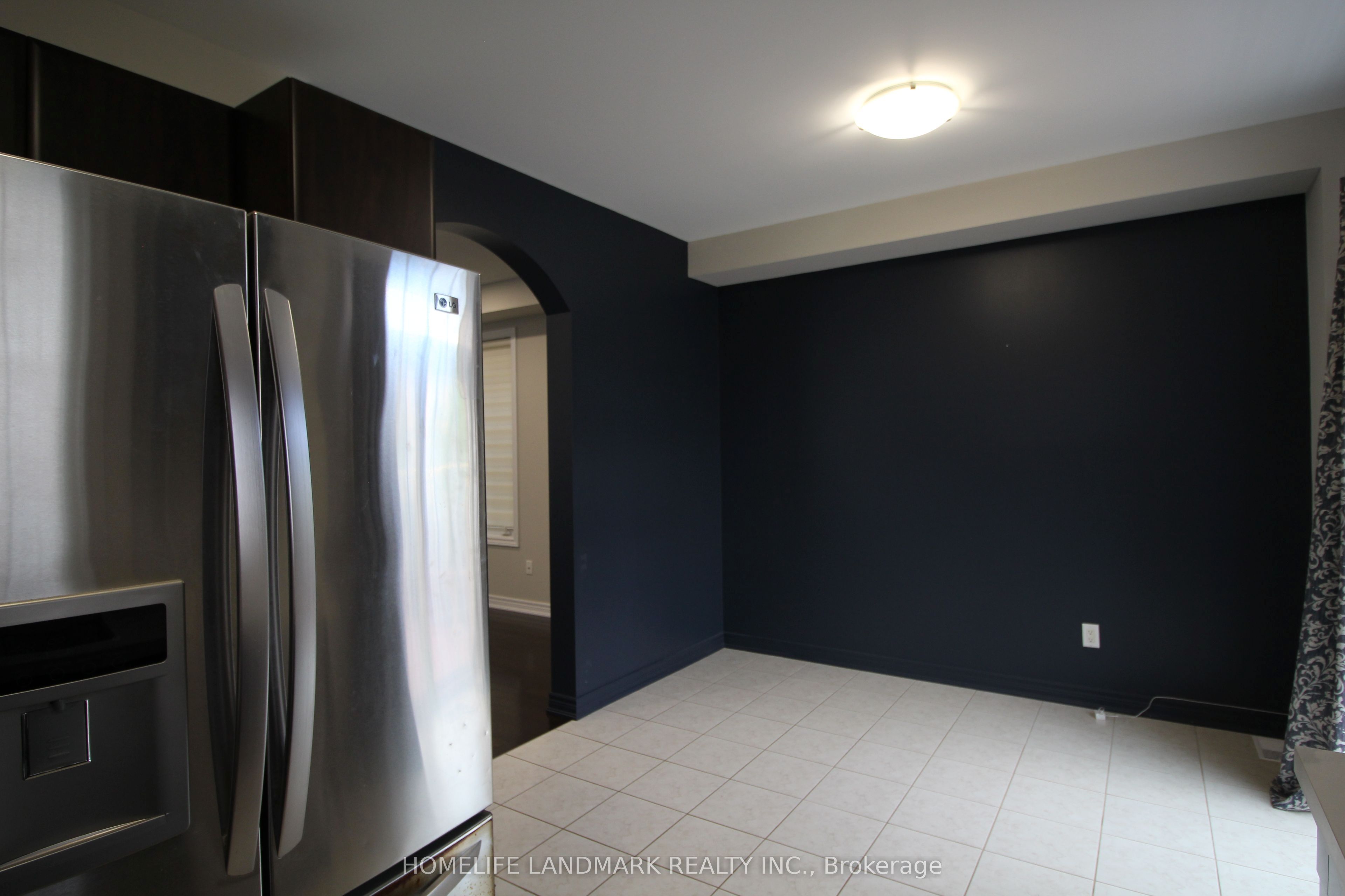 404 Lady Nadia Drive E Property Photo 11