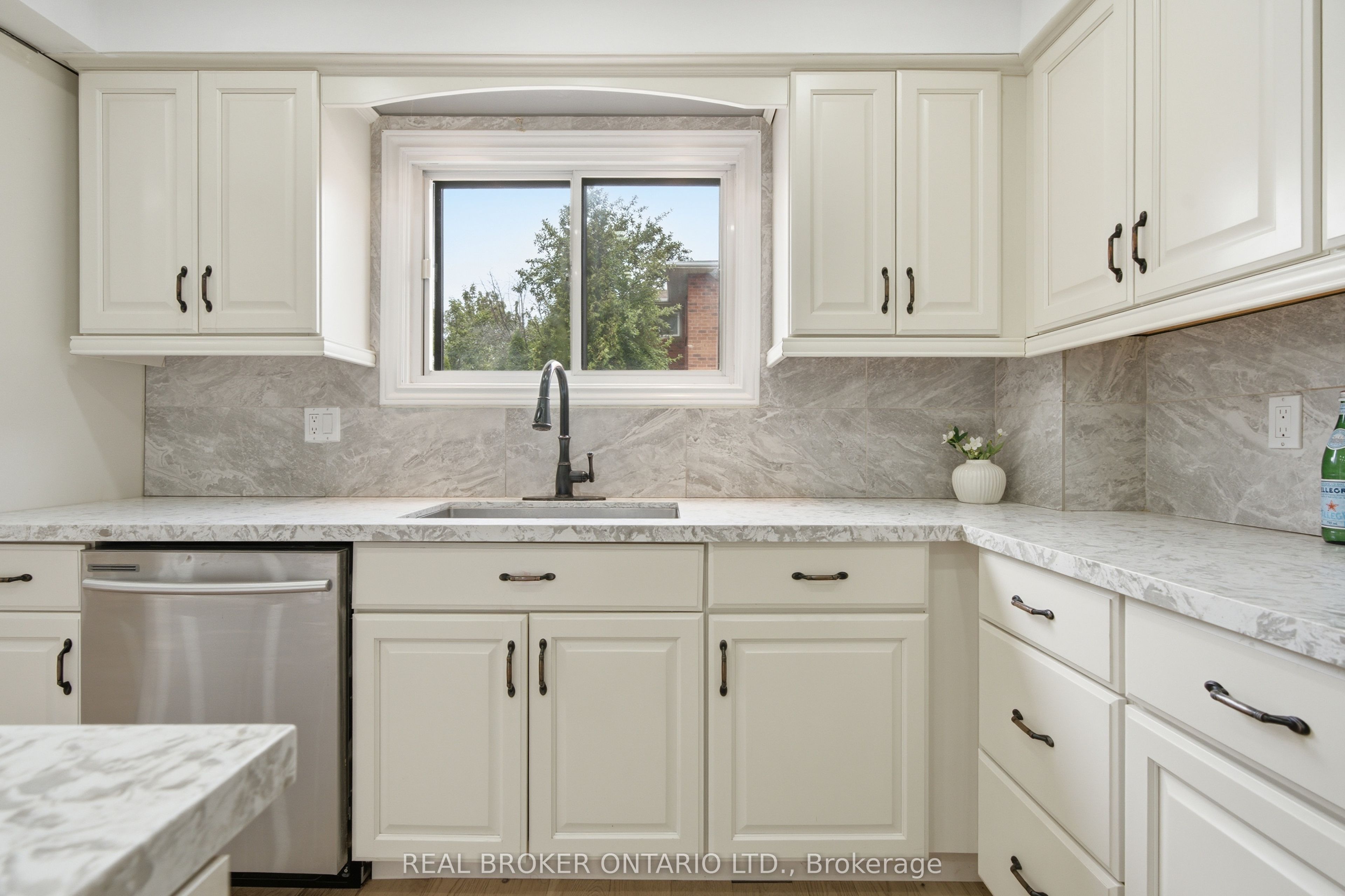 94 Roxana Avenue Property Photo 13